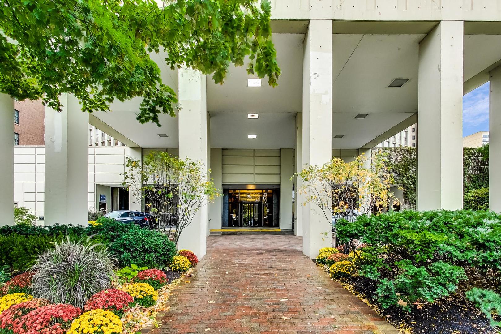 2626 N Lakeview Avenue Unit: 2804