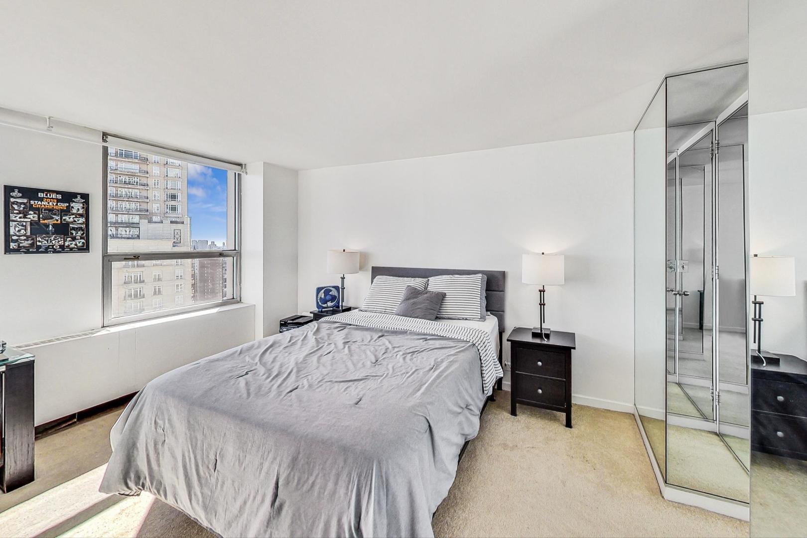 2626 N Lakeview Avenue Unit: 2804