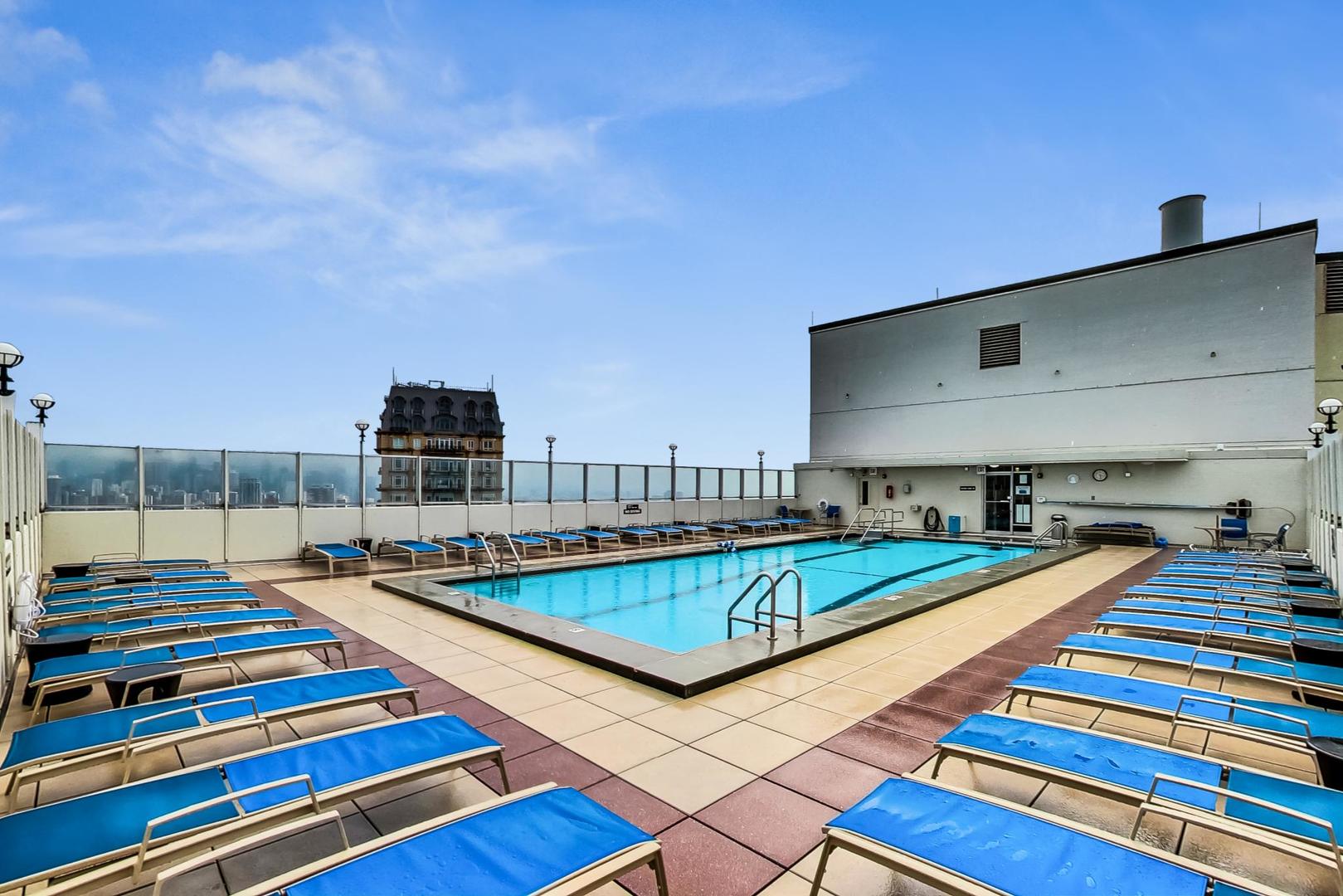 2626 N Lakeview Avenue Unit: 2804