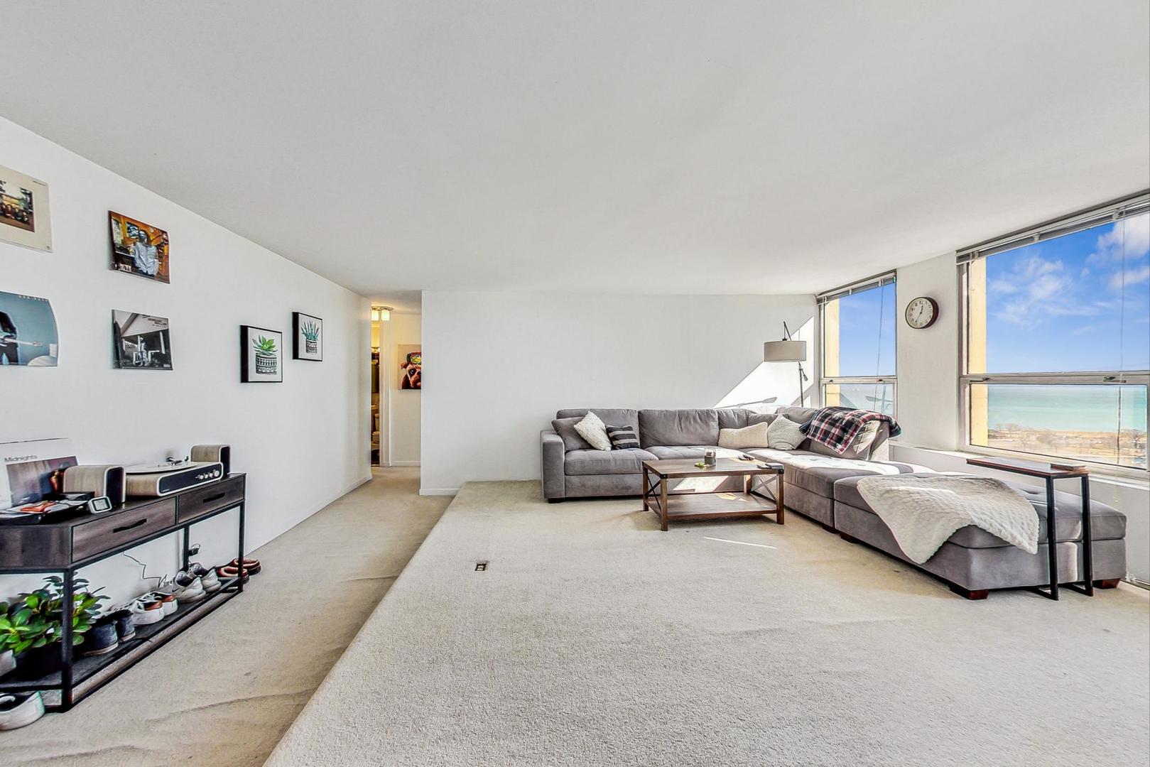 2626 N Lakeview Avenue Unit: 2804