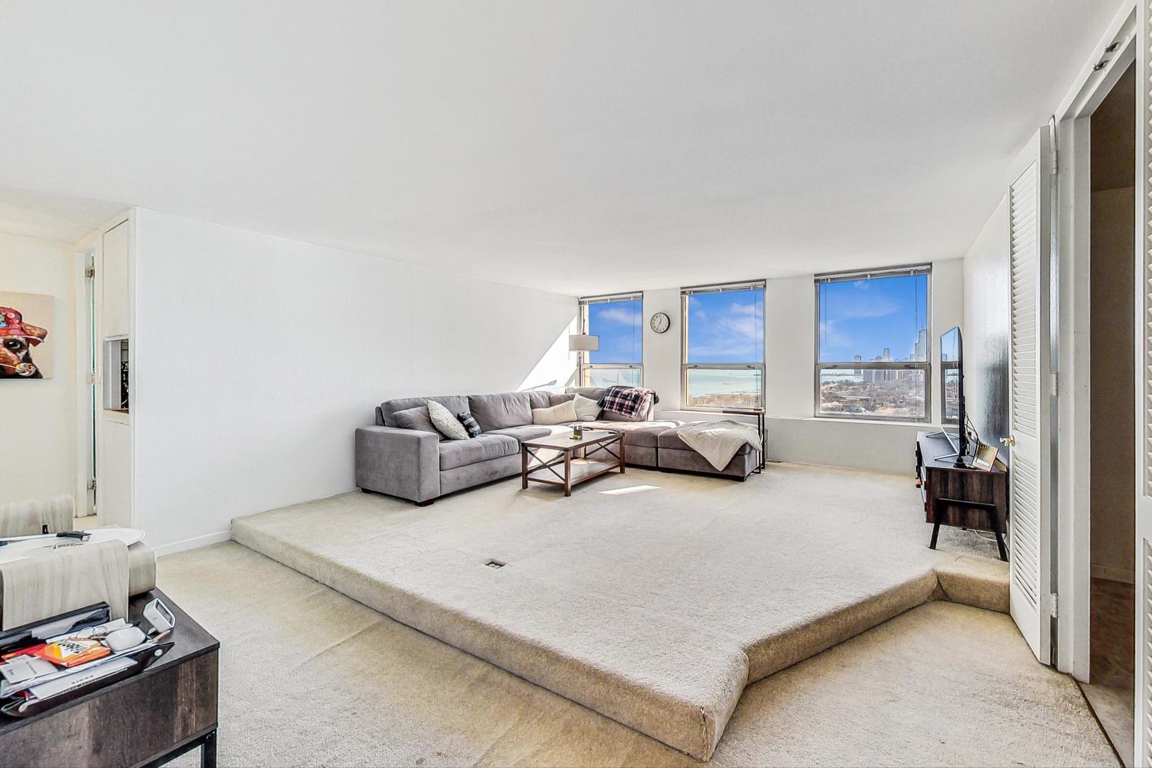2626 N Lakeview Avenue Unit: 2804