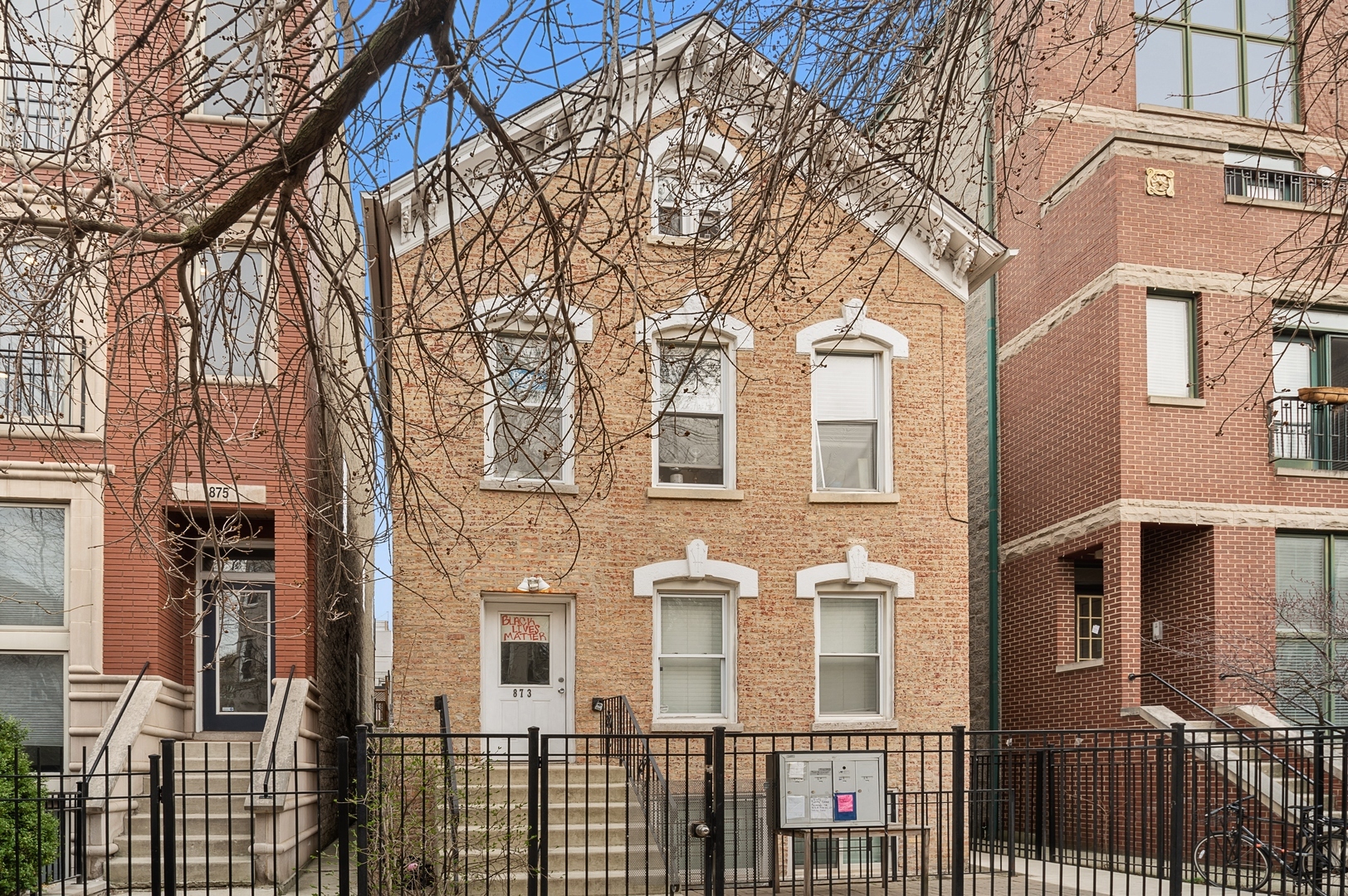 873 N PAULINA Street Unit: 1F