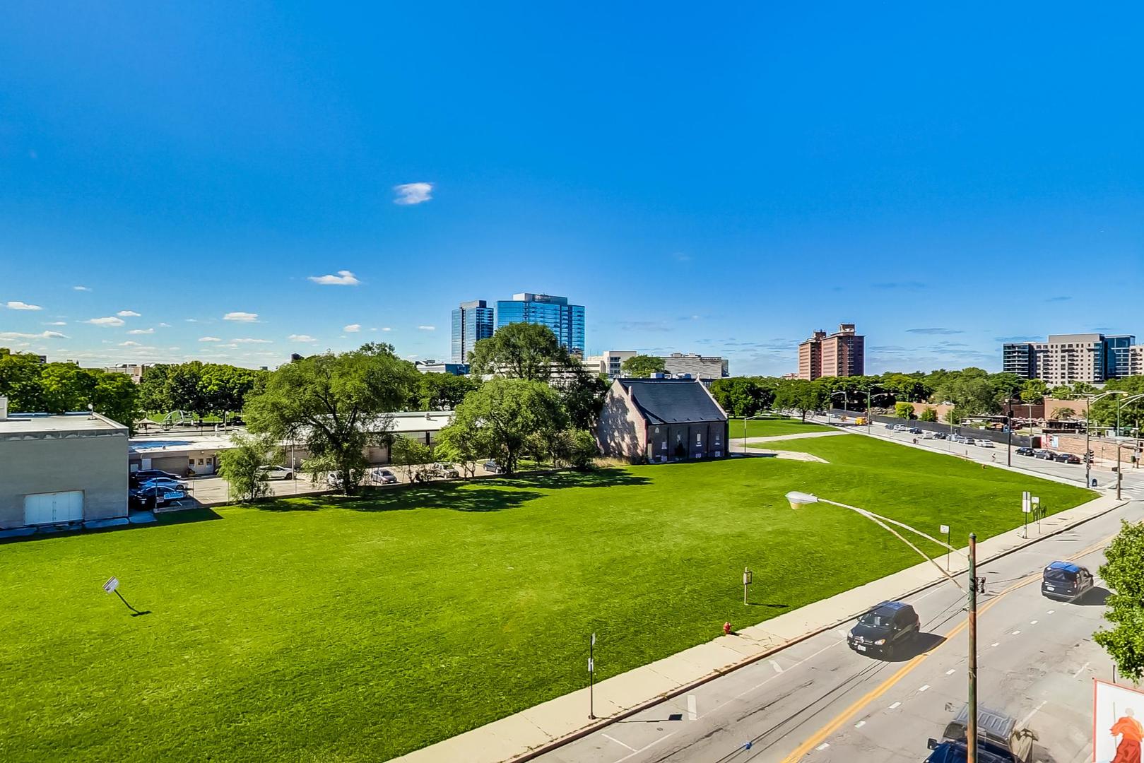 1317 N Larrabee Street Unit: 404