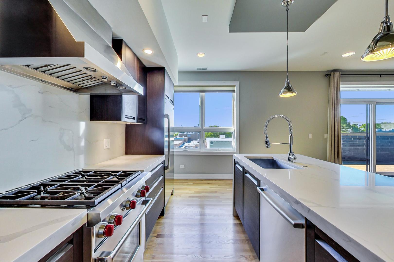 1317 N Larrabee Street Unit: 404