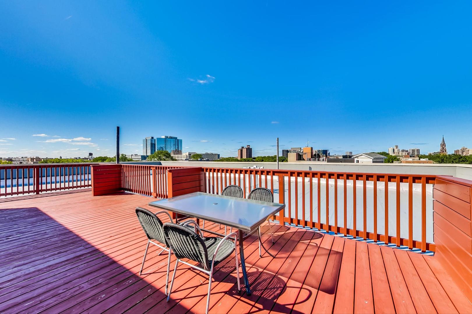 1317 N Larrabee Street Unit: 404