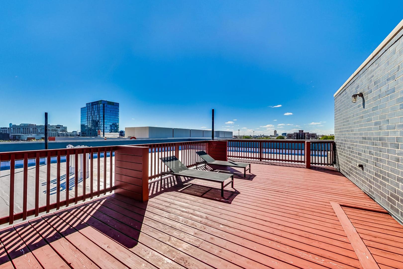 1317 N Larrabee Street Unit: 404