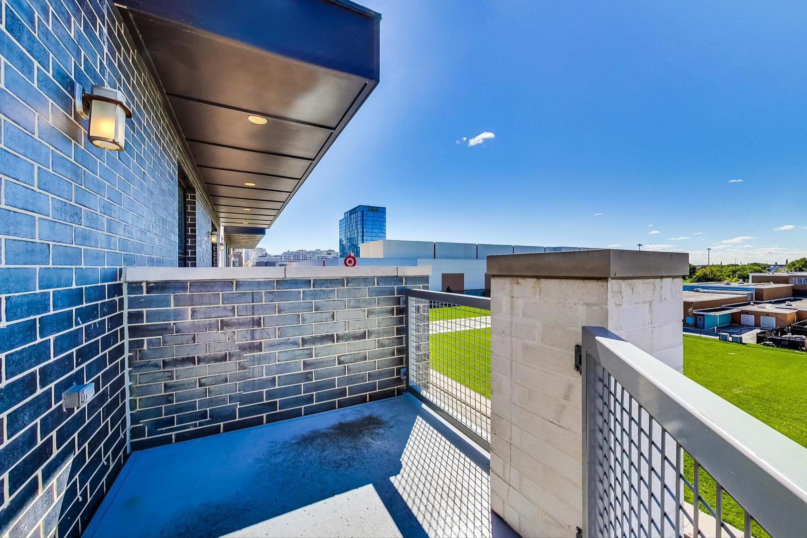 1317 N Larrabee Street Unit: 404