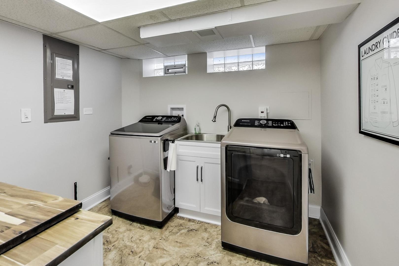 7258 W Catalpa Avenue