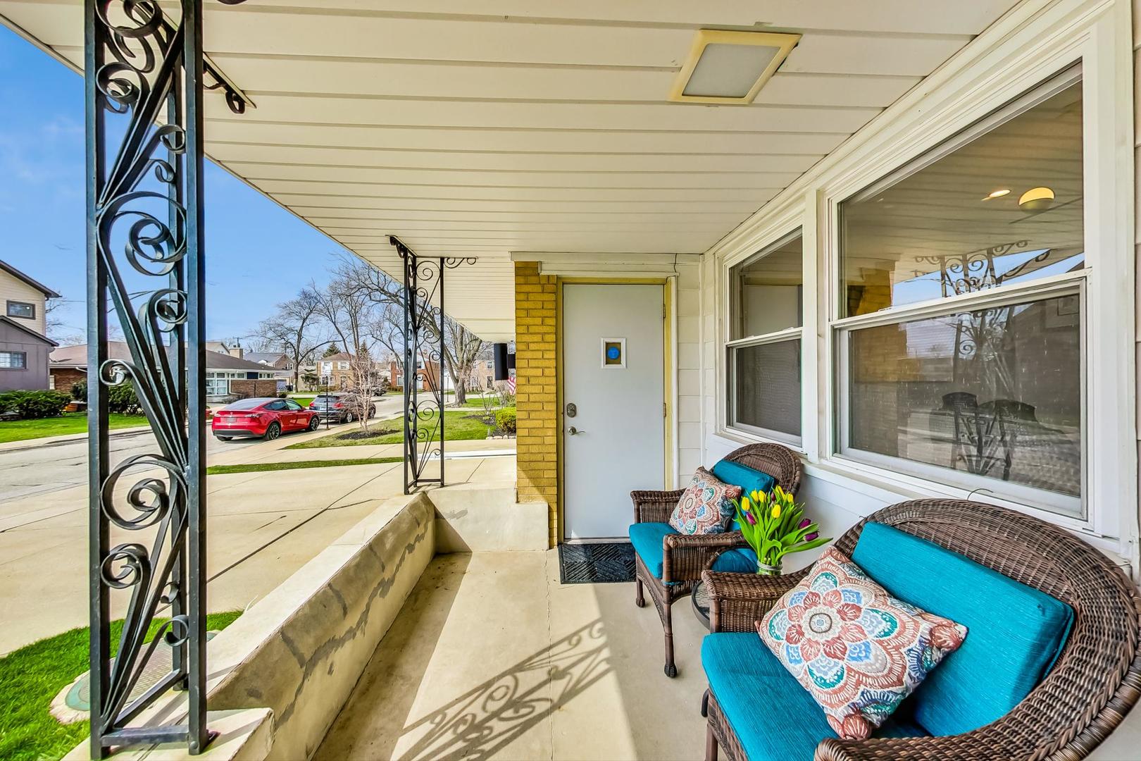 7258 W Catalpa Avenue