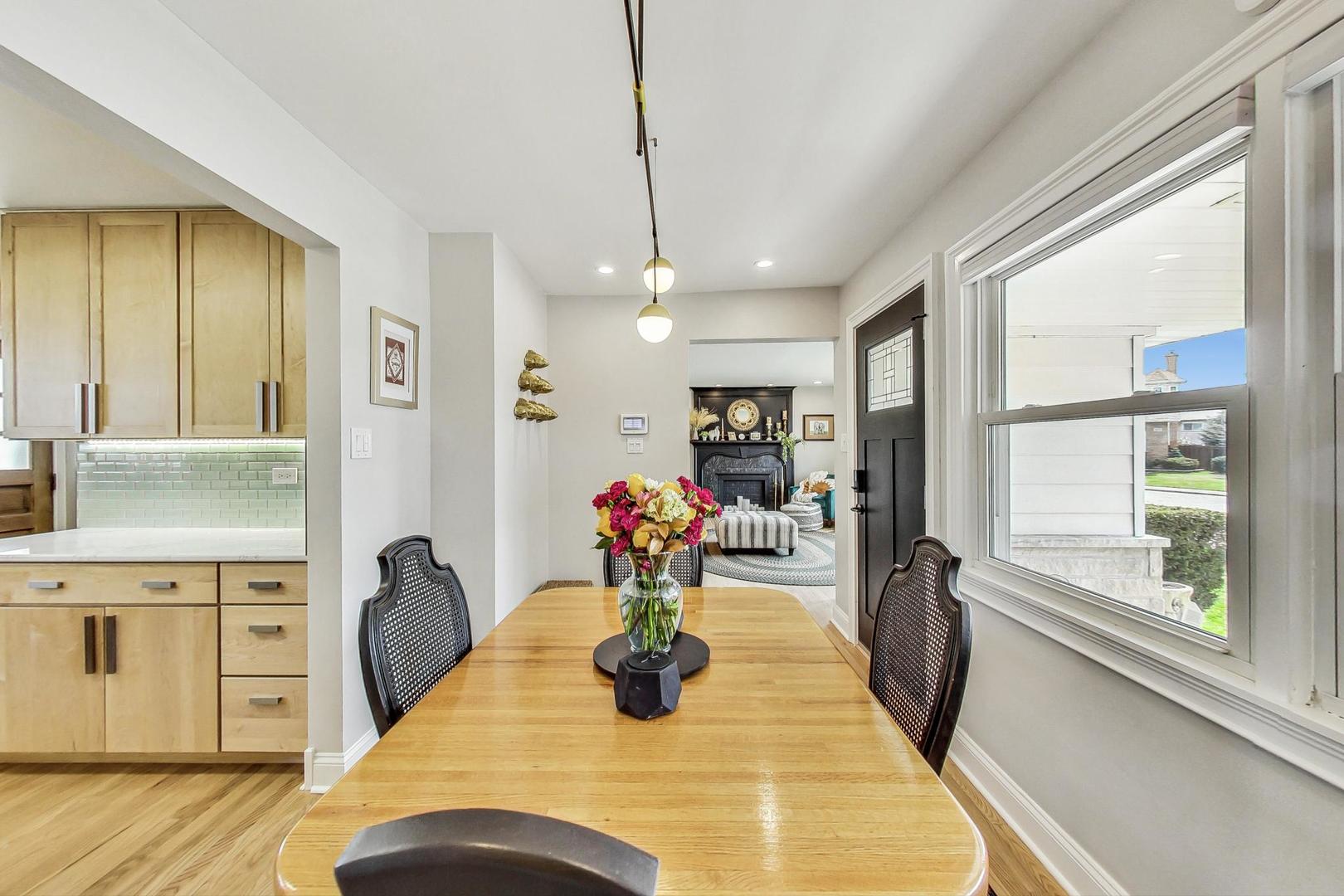 7258 W Catalpa Avenue