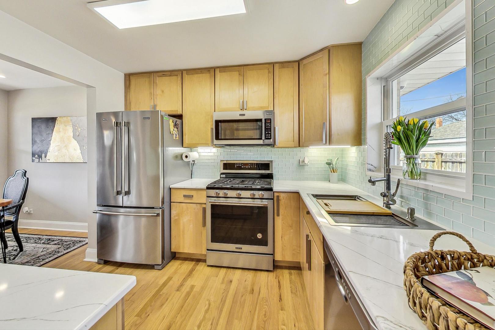 7258 W Catalpa Avenue