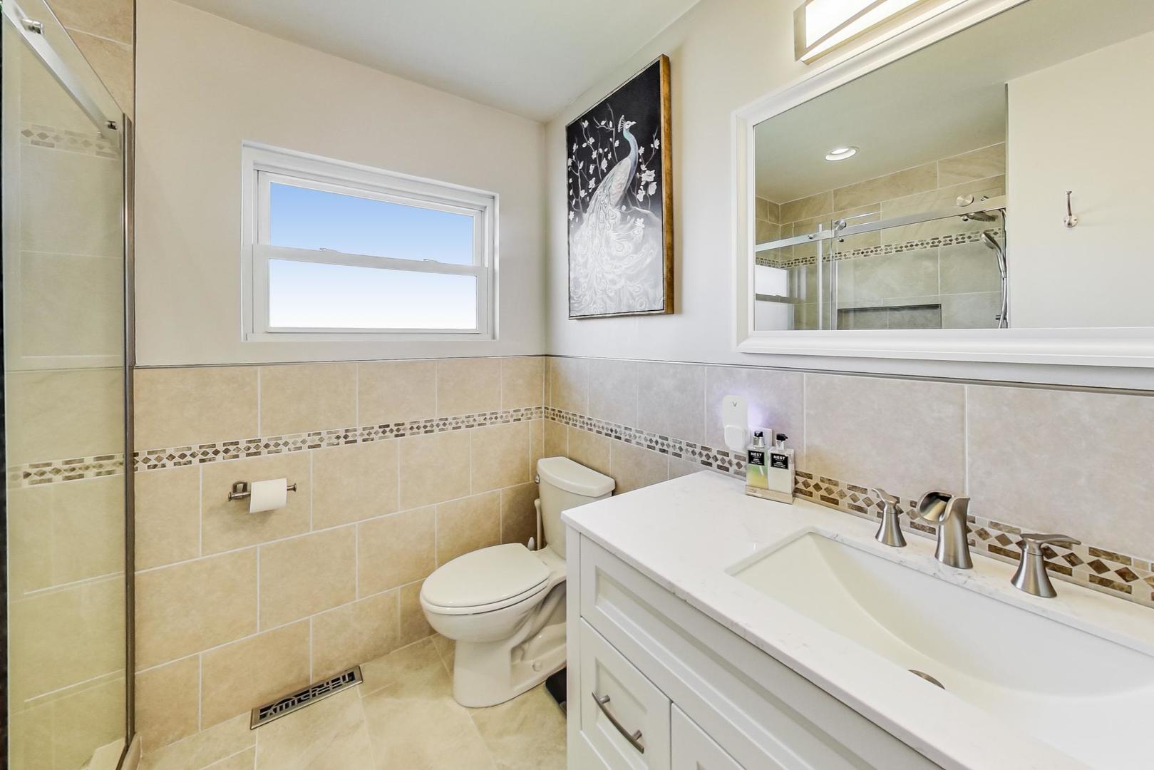 7258 W Catalpa Avenue