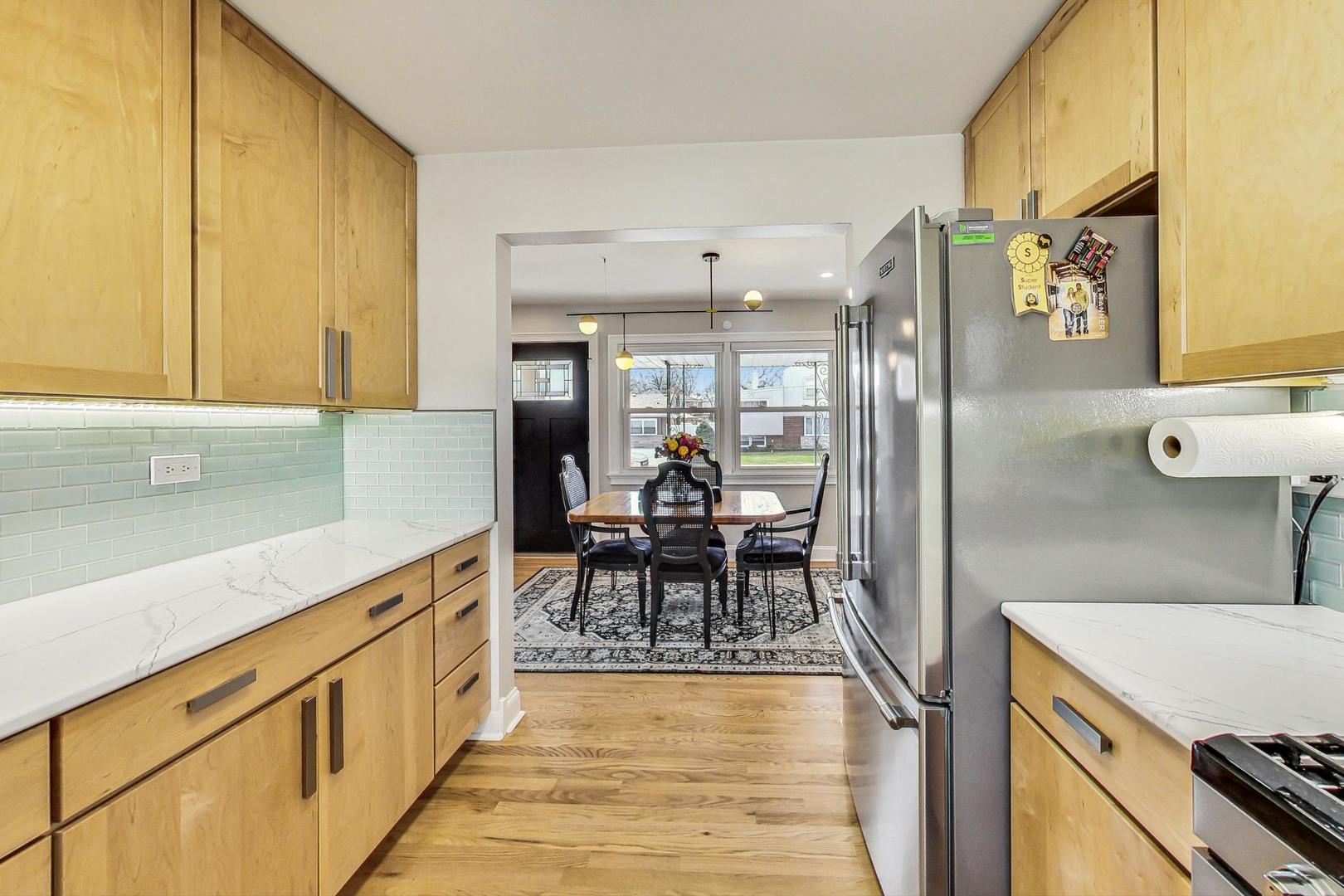 7258 W Catalpa Avenue