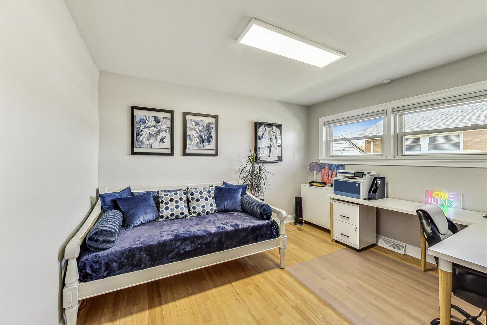 7258 W Catalpa Avenue