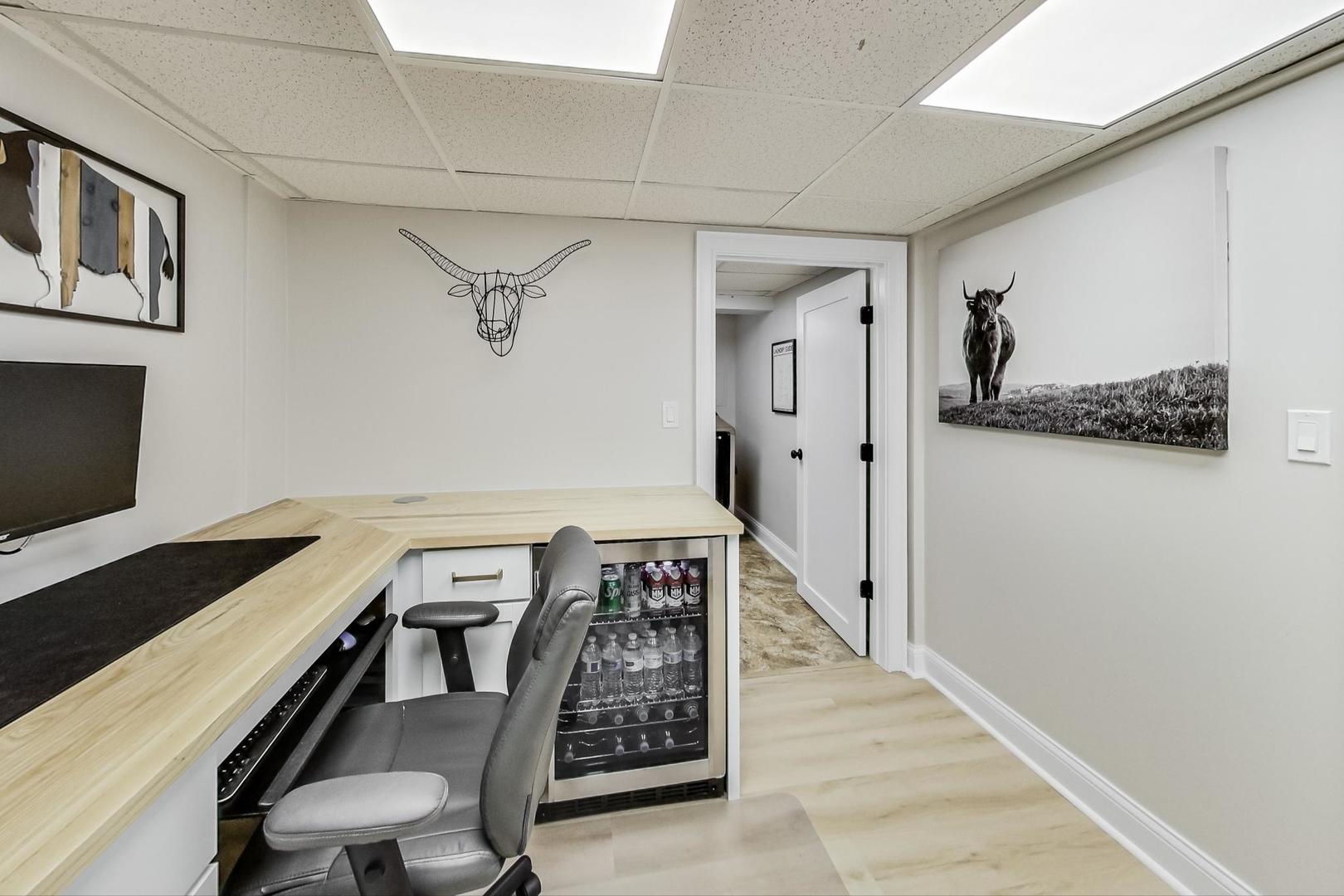 7258 W Catalpa Avenue