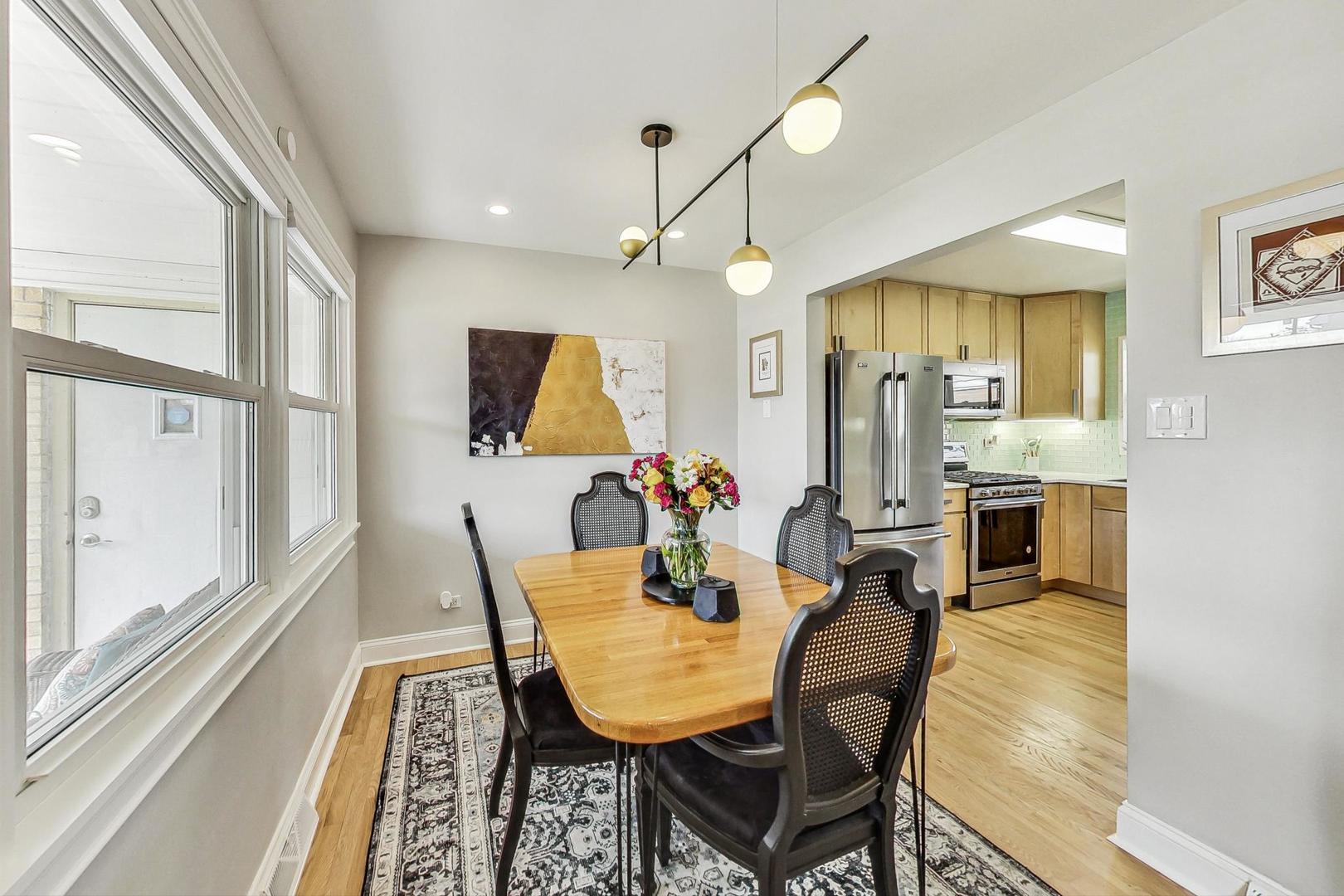 7258 W Catalpa Avenue