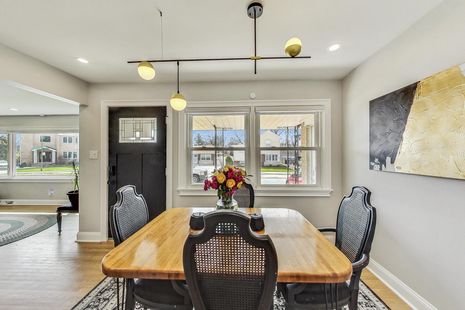 7258 W Catalpa Avenue