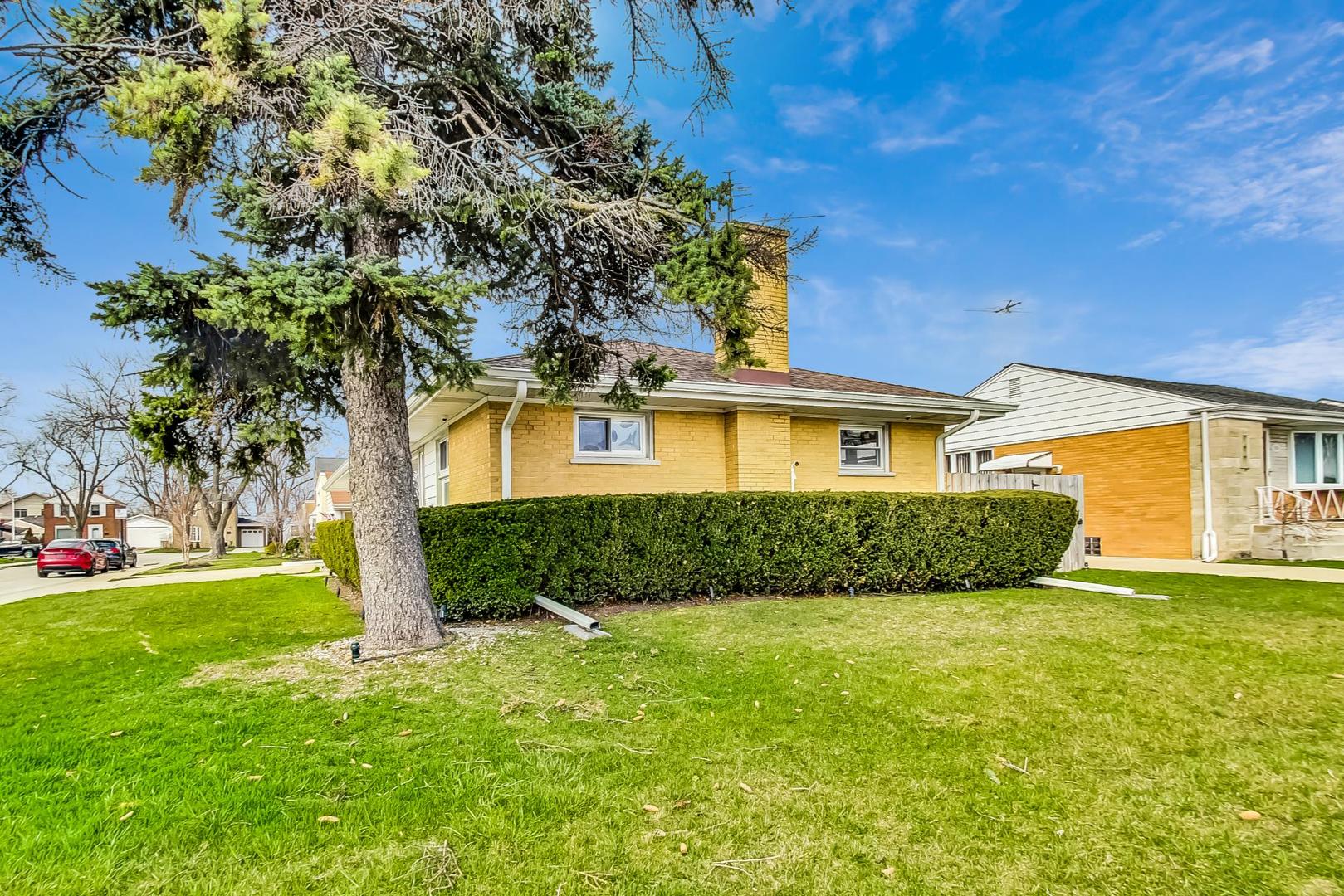 7258 W Catalpa Avenue