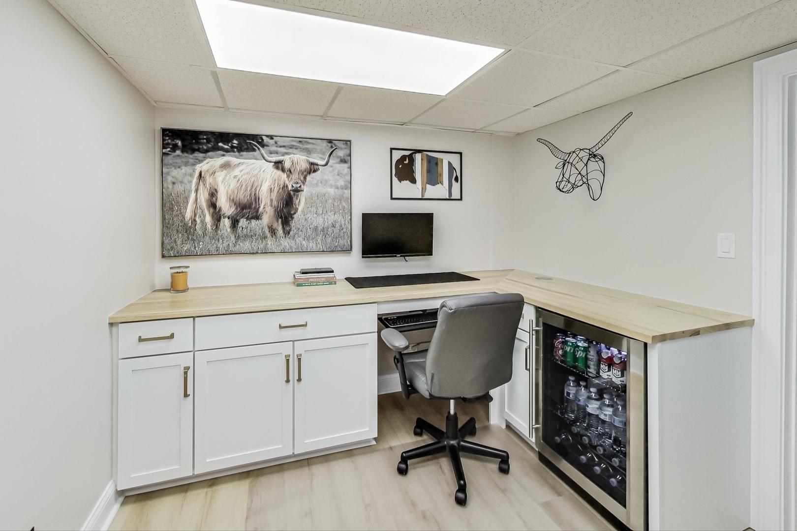 7258 W Catalpa Avenue