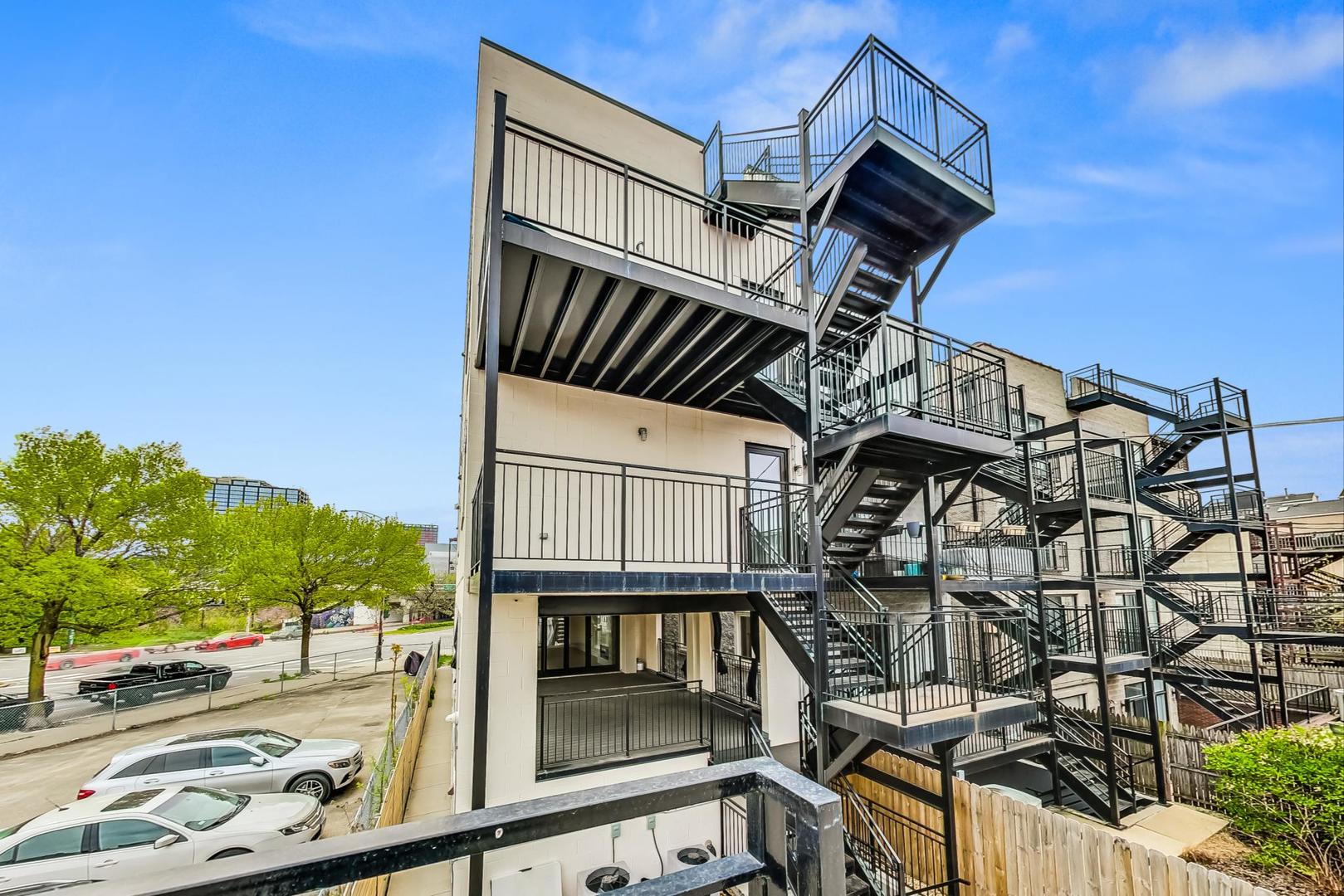 1328 W Hubbard Street Unit: 1