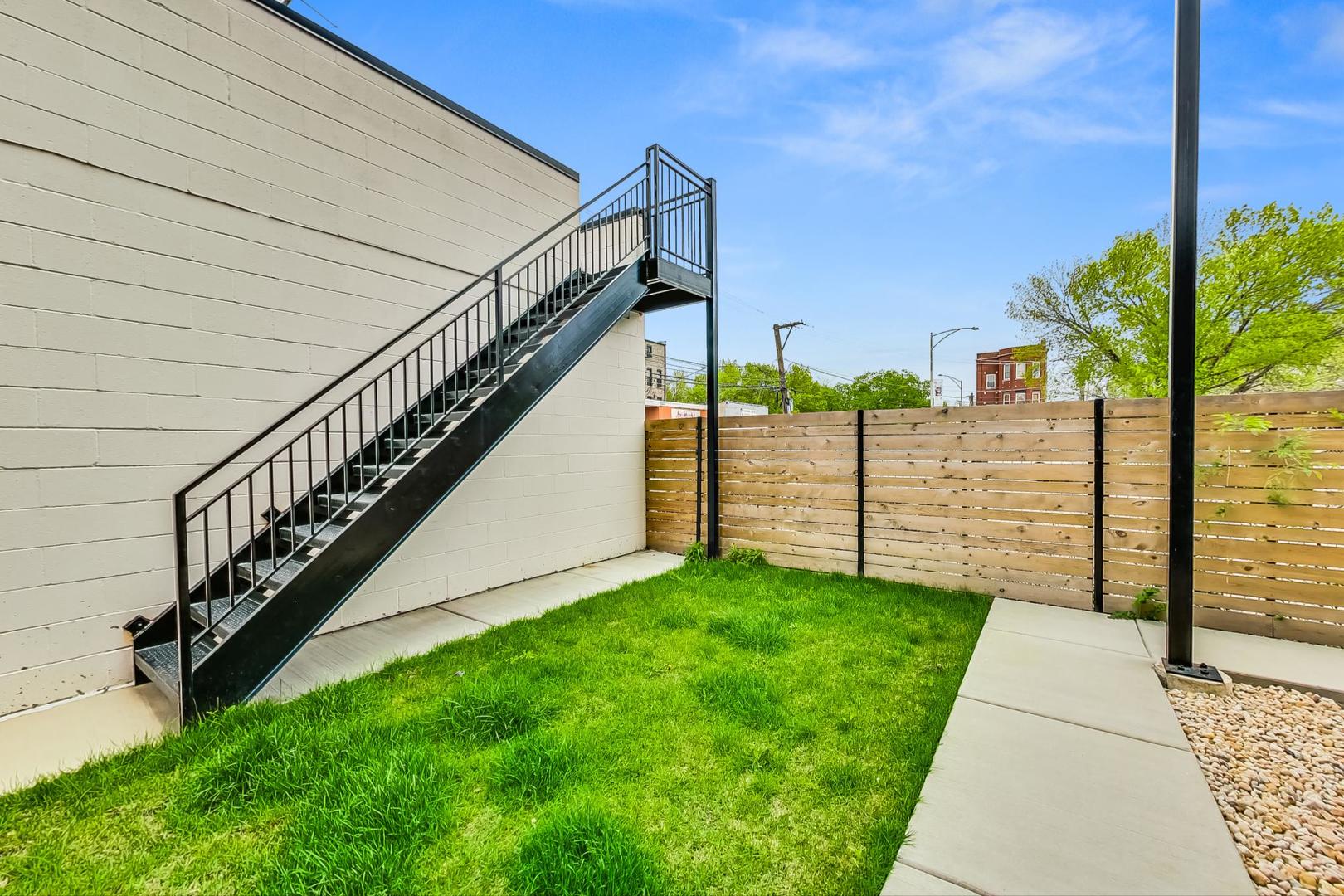 1328 W Hubbard Street Unit: 1
