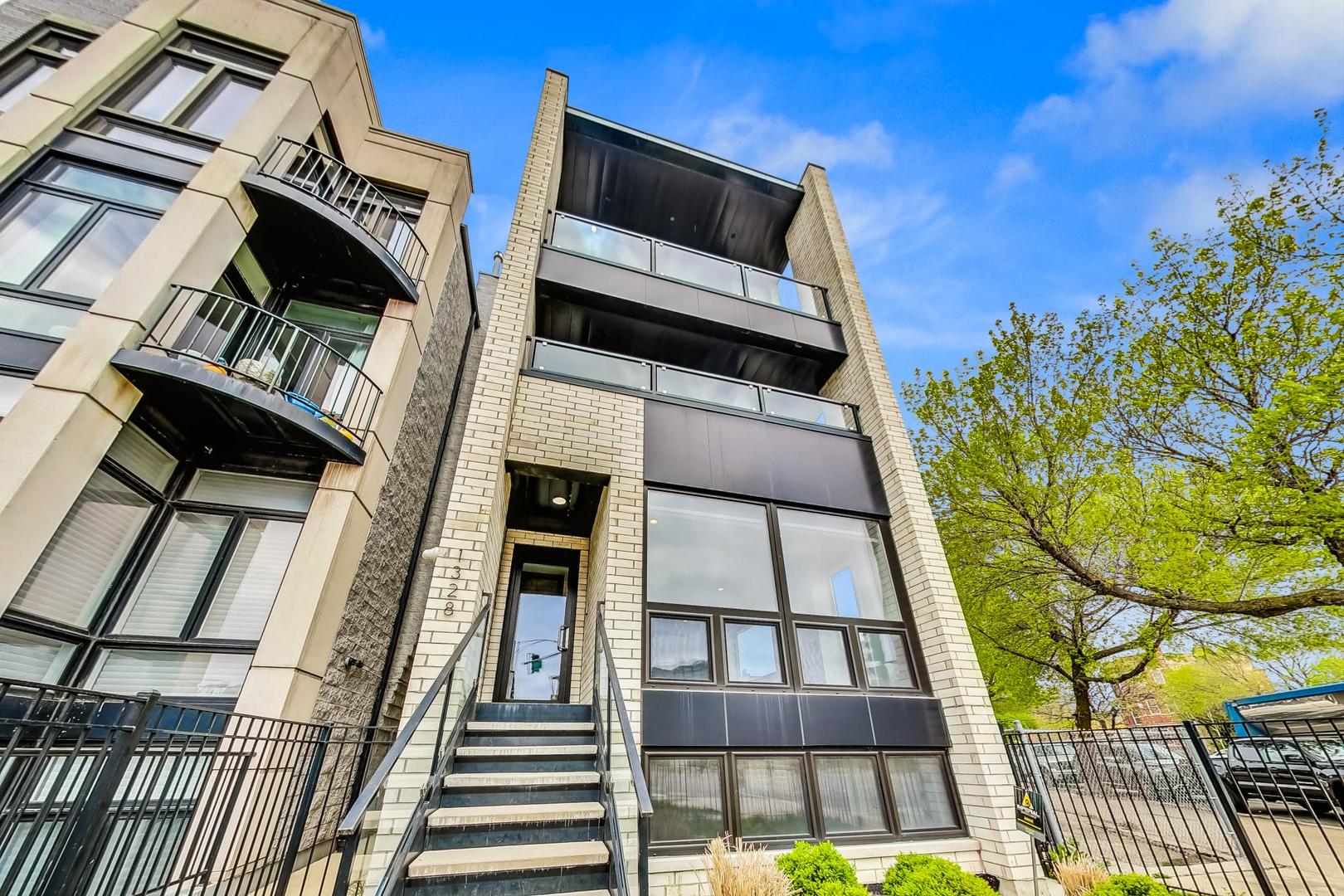 1328 W Hubbard Street Unit: 1