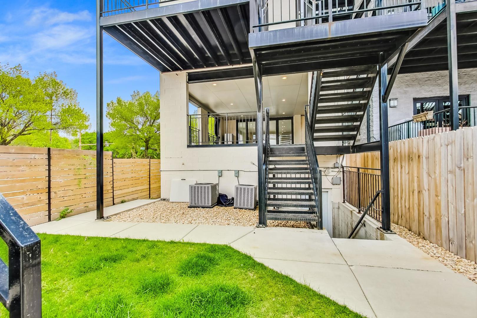 1328 W Hubbard Street Unit: 1