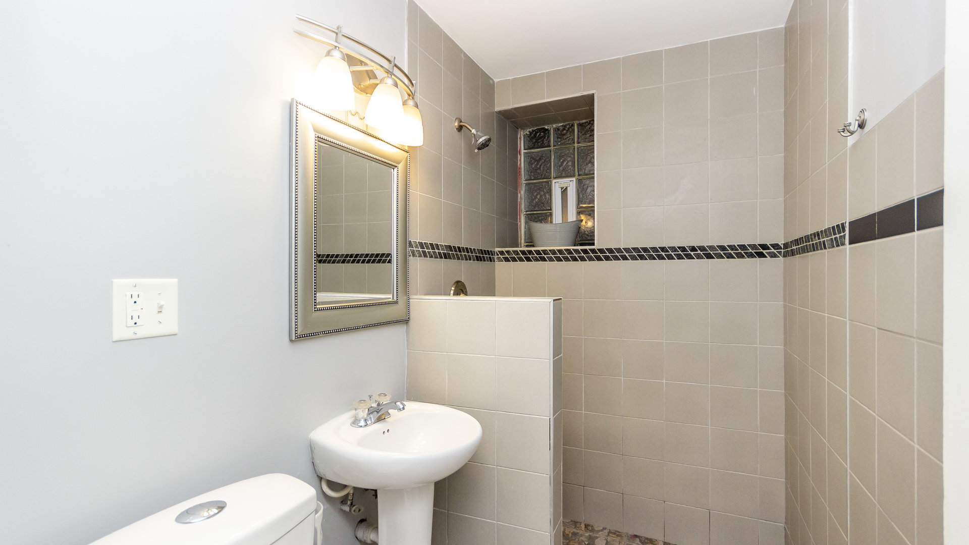 3227 W Beach Avenue Unit: G