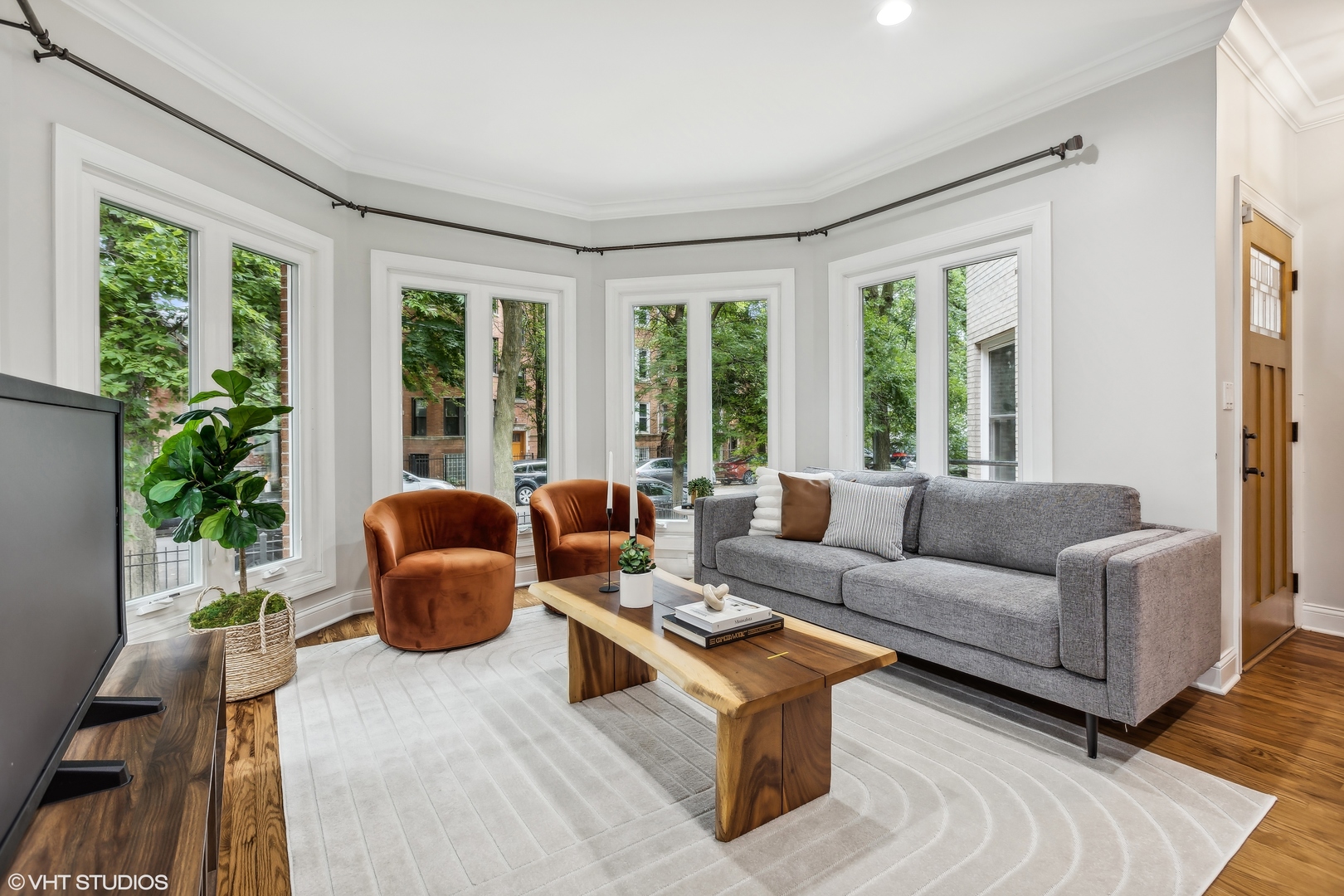 2332 W McLean Avenue