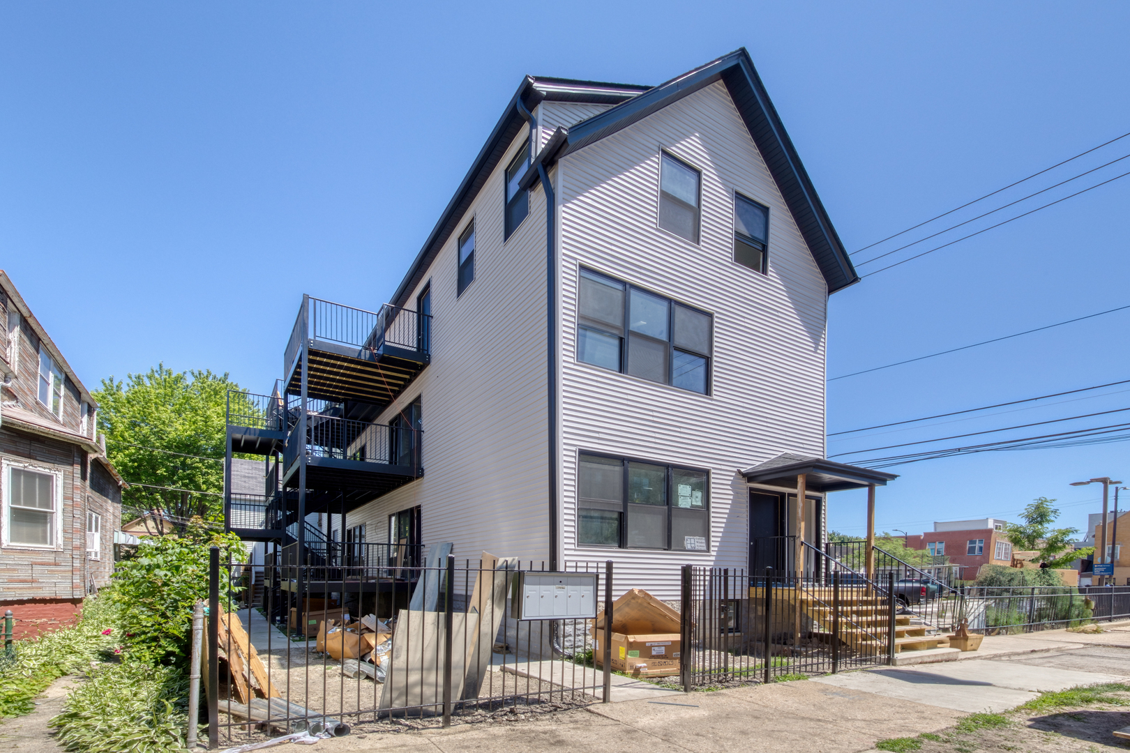 2412 W belden Avenue Unit: 1R