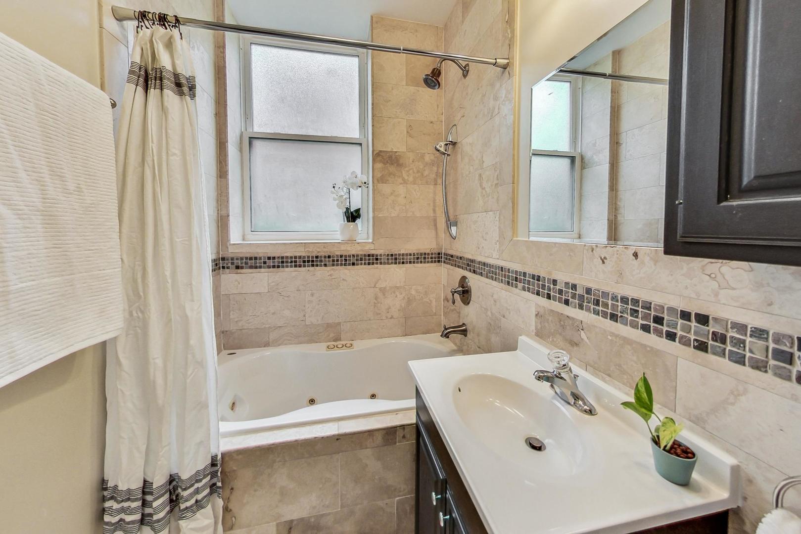 1108 W Pratt Boulevard Unit: G