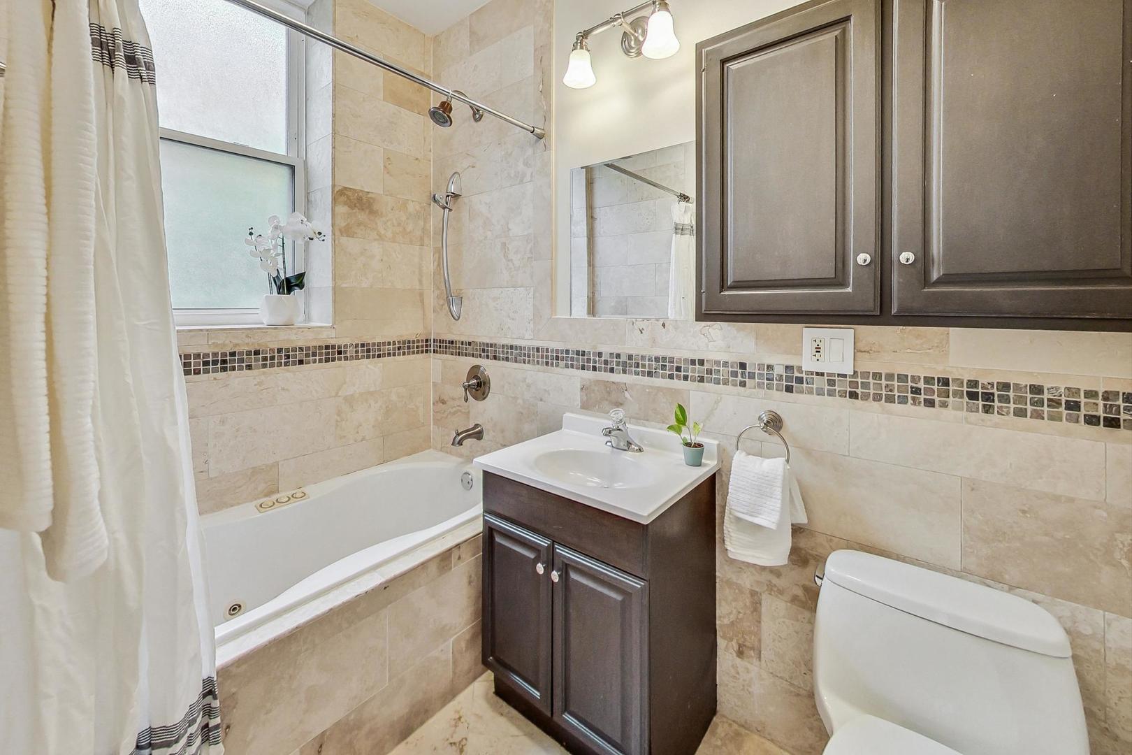 1108 W Pratt Boulevard Unit: G