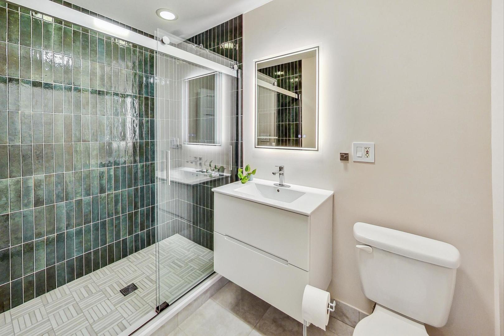 1108 W Pratt Boulevard Unit: G