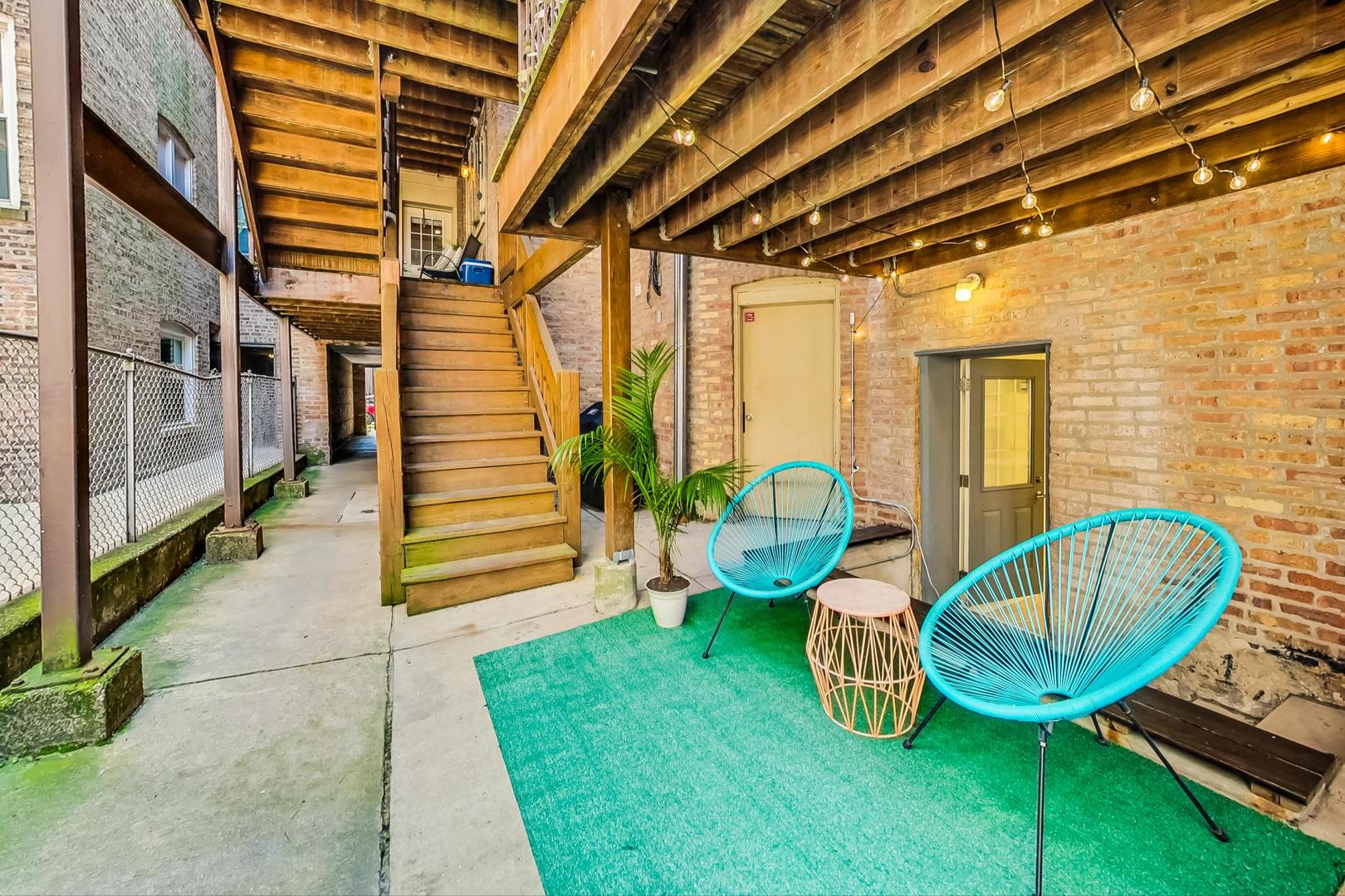 1108 W Pratt Boulevard Unit: G