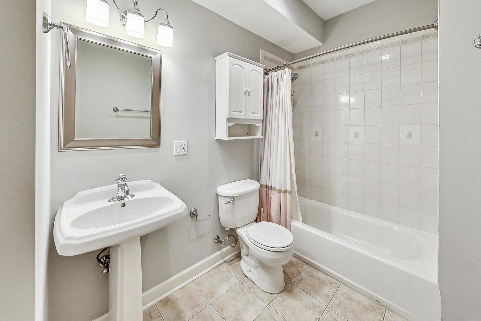 1903 W Armitage Avenue Unit: 1W