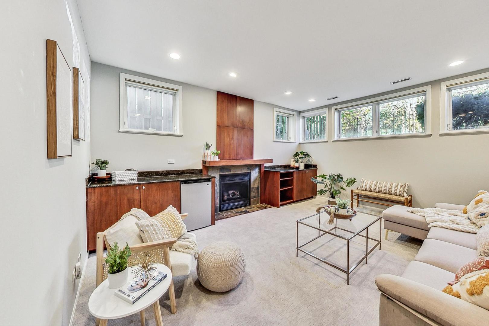 1903 W Armitage Avenue Unit: 1W