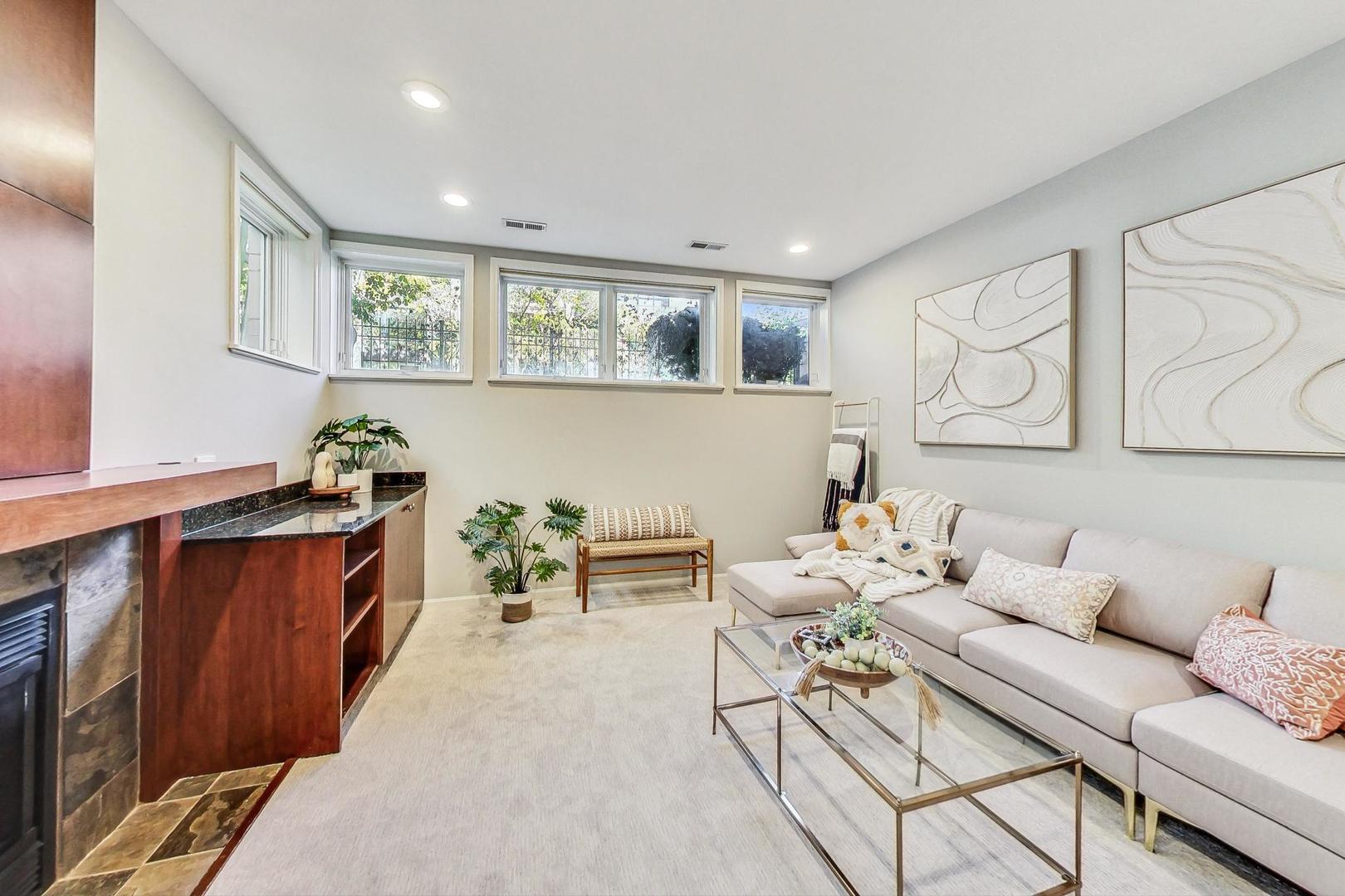 1903 W Armitage Avenue Unit: 1W