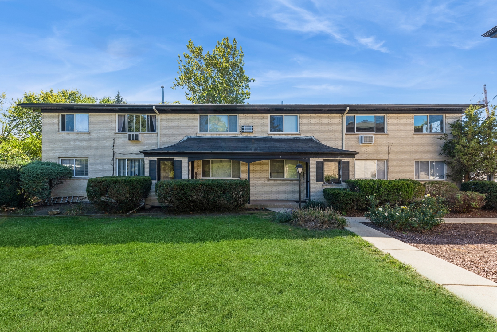 235 E Palatine Road Unit: 2E