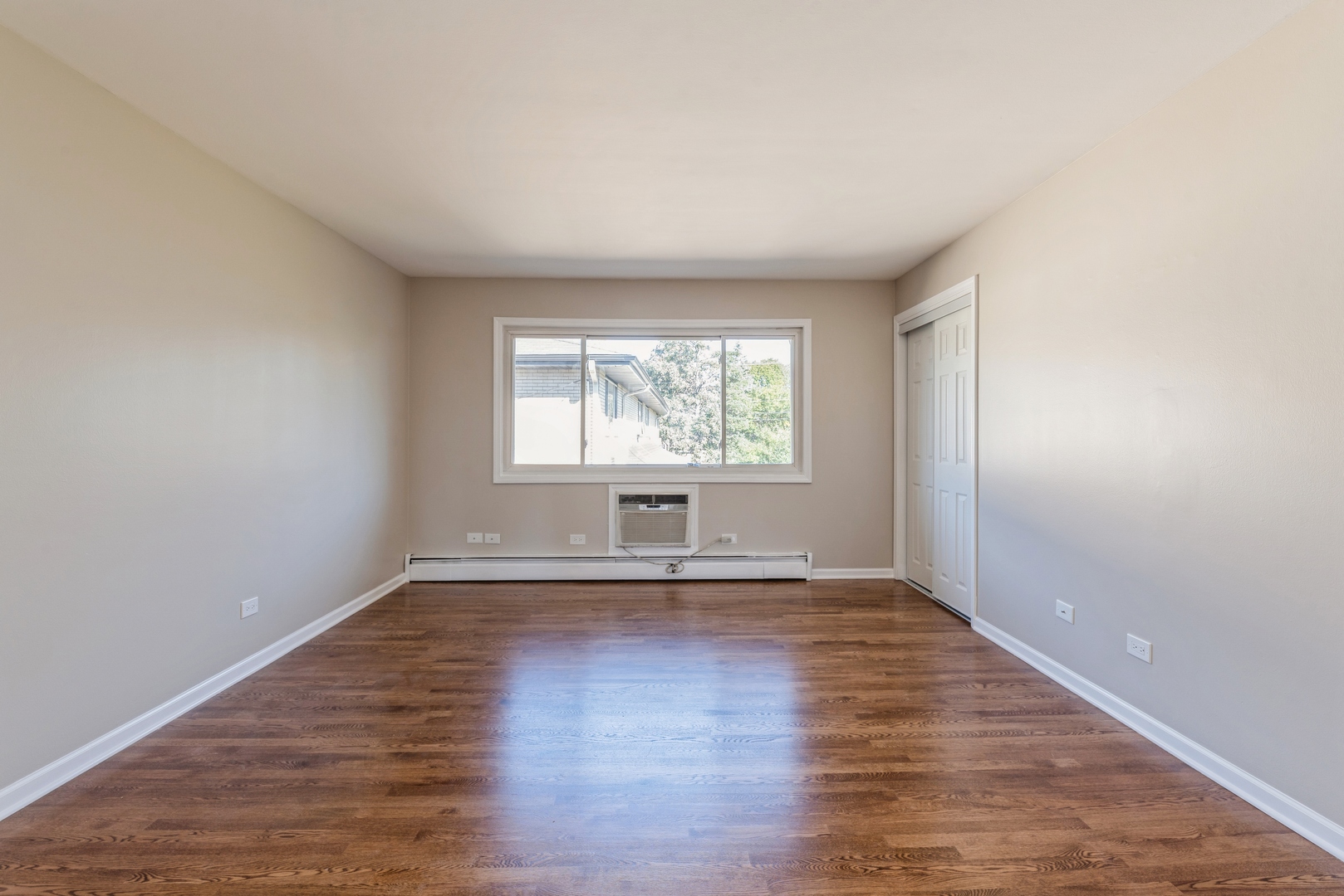 235 E Palatine Road Unit: 2E