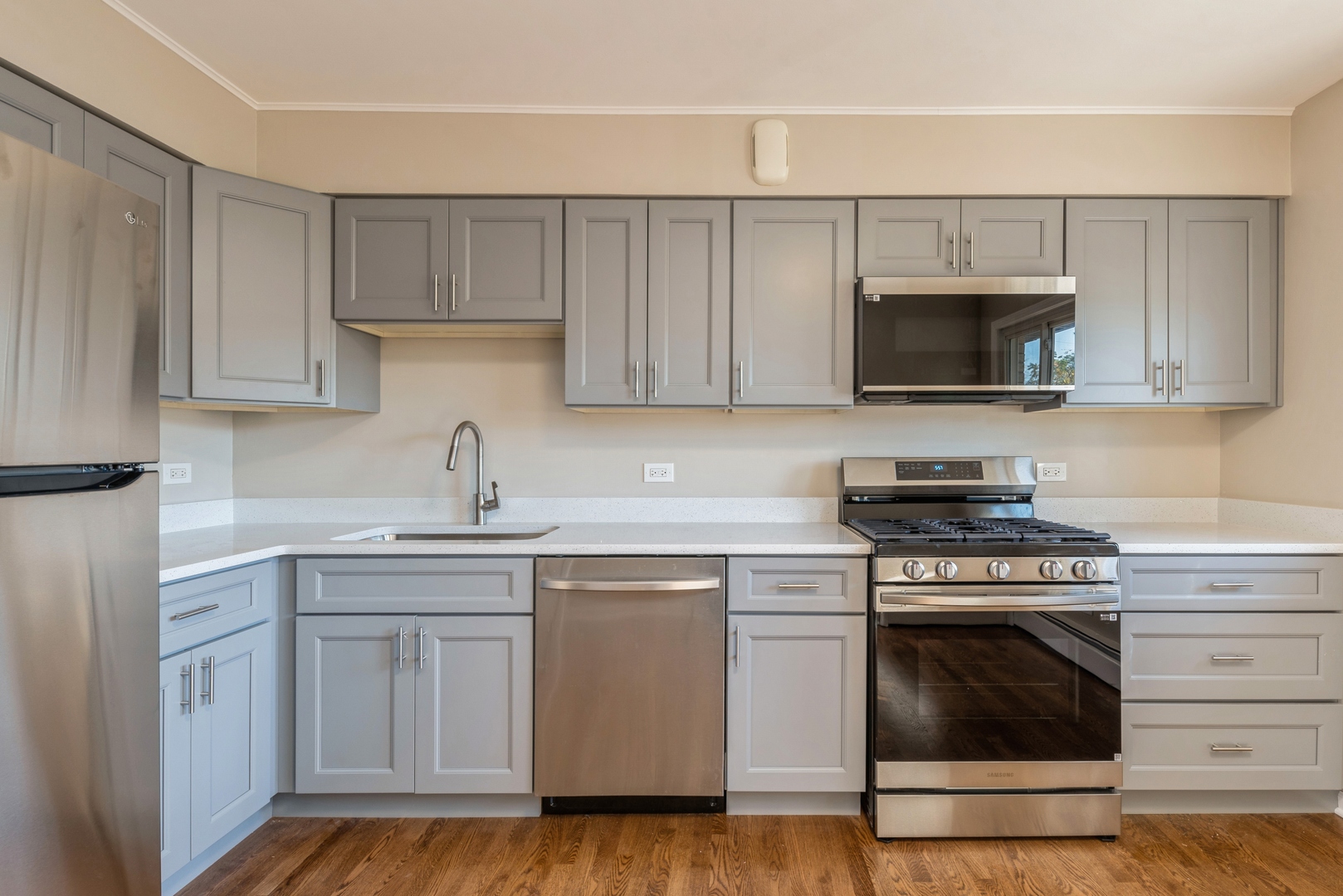 235 E Palatine Road Unit: 2E