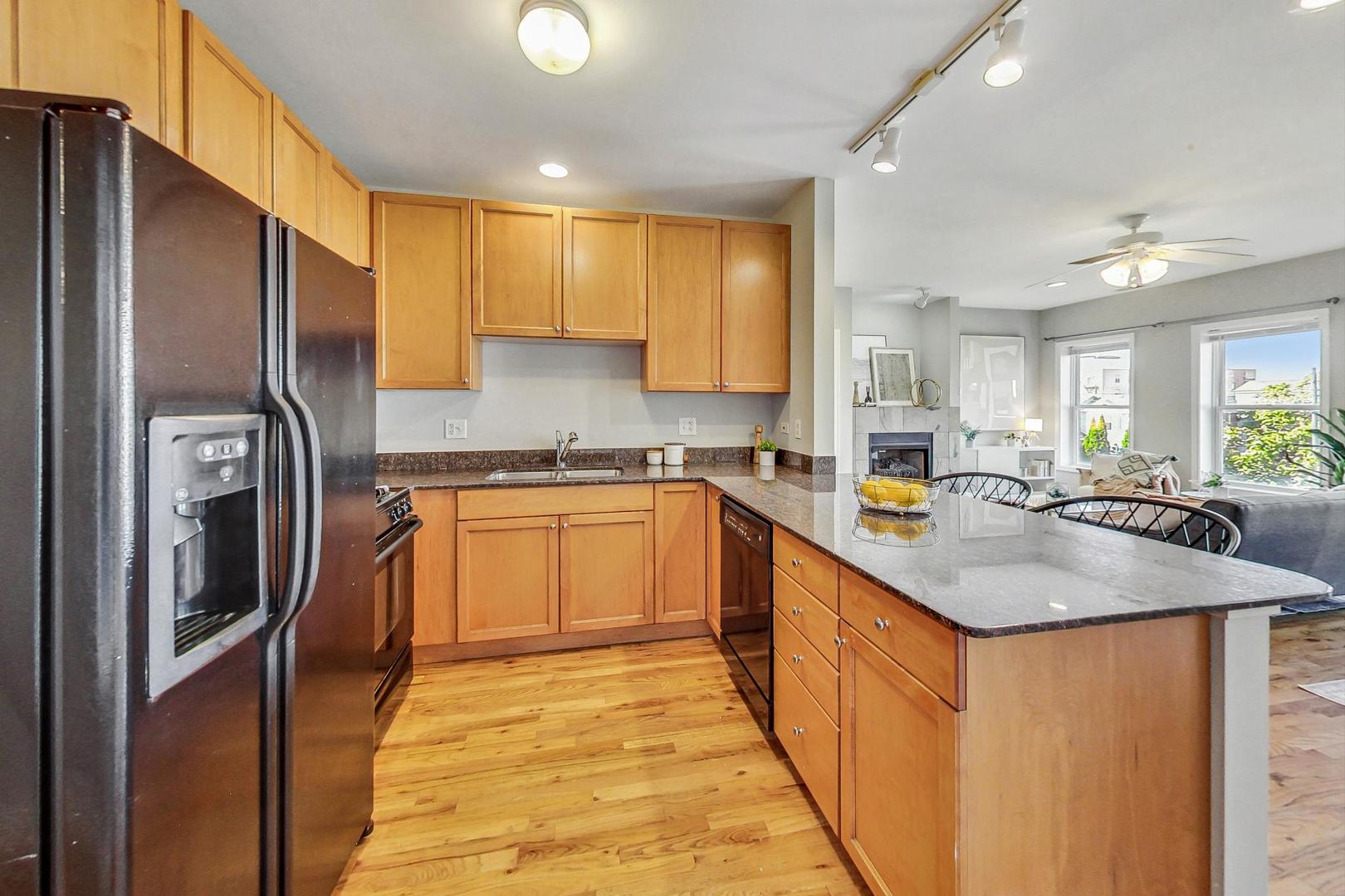 2455 W Harrison Street Unit: 3