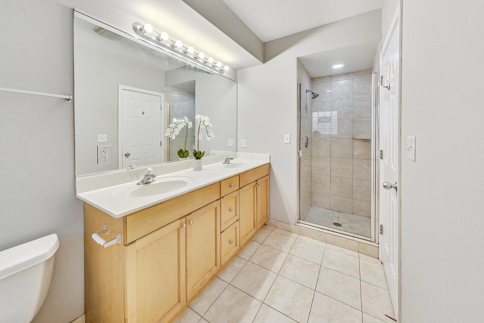 2455 W Harrison Street Unit: 3