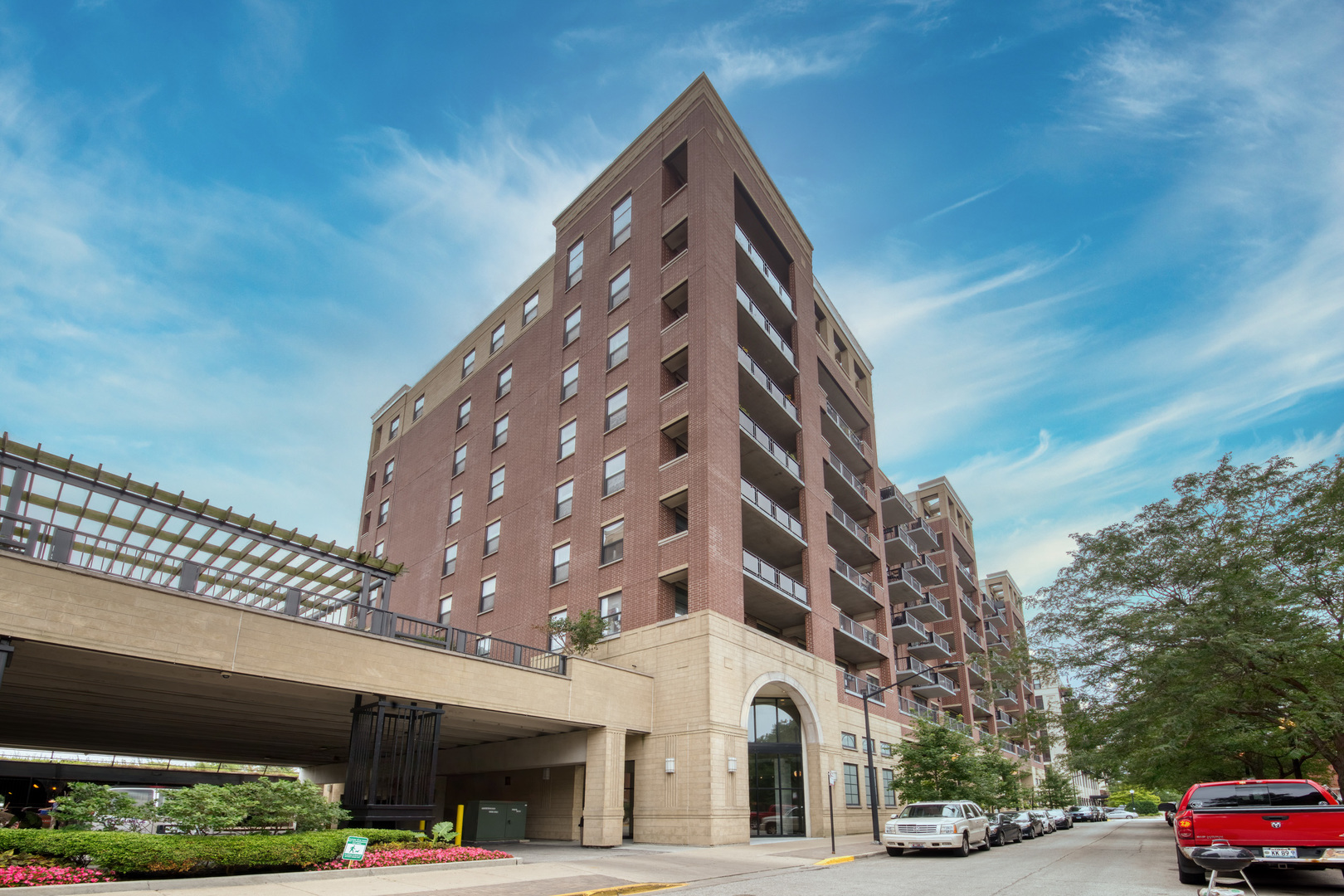 833 W 15th Place Unit: 810