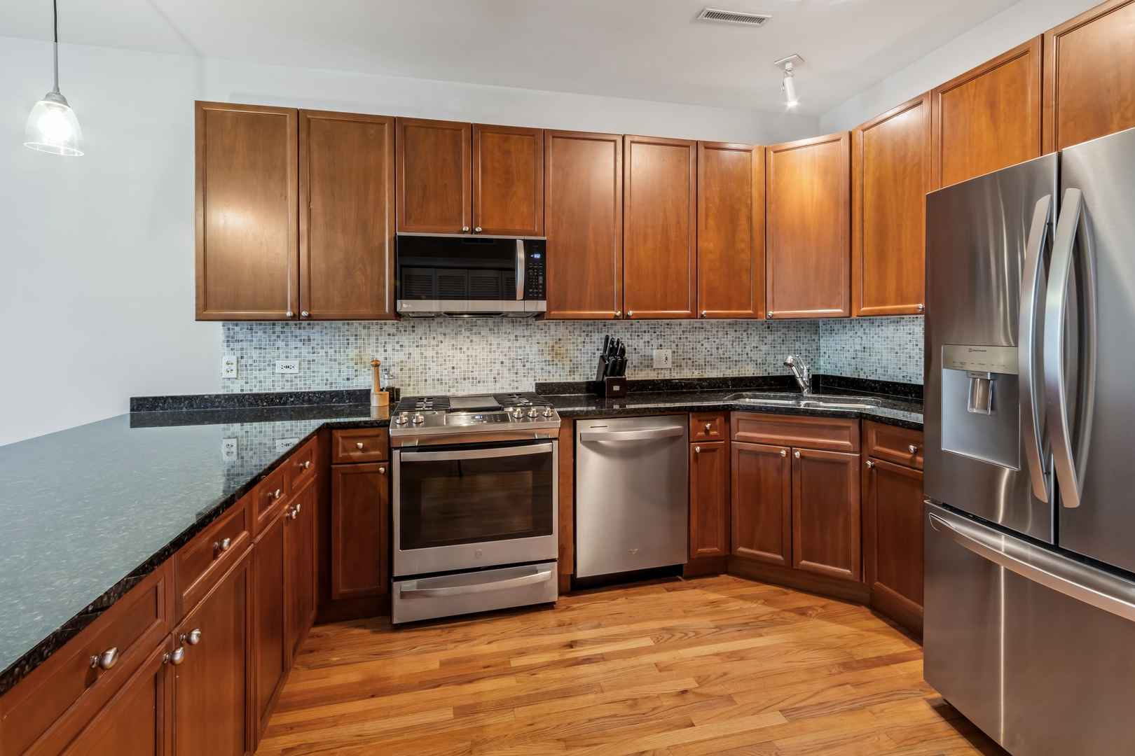 1807 W Addison Street Unit: 2E