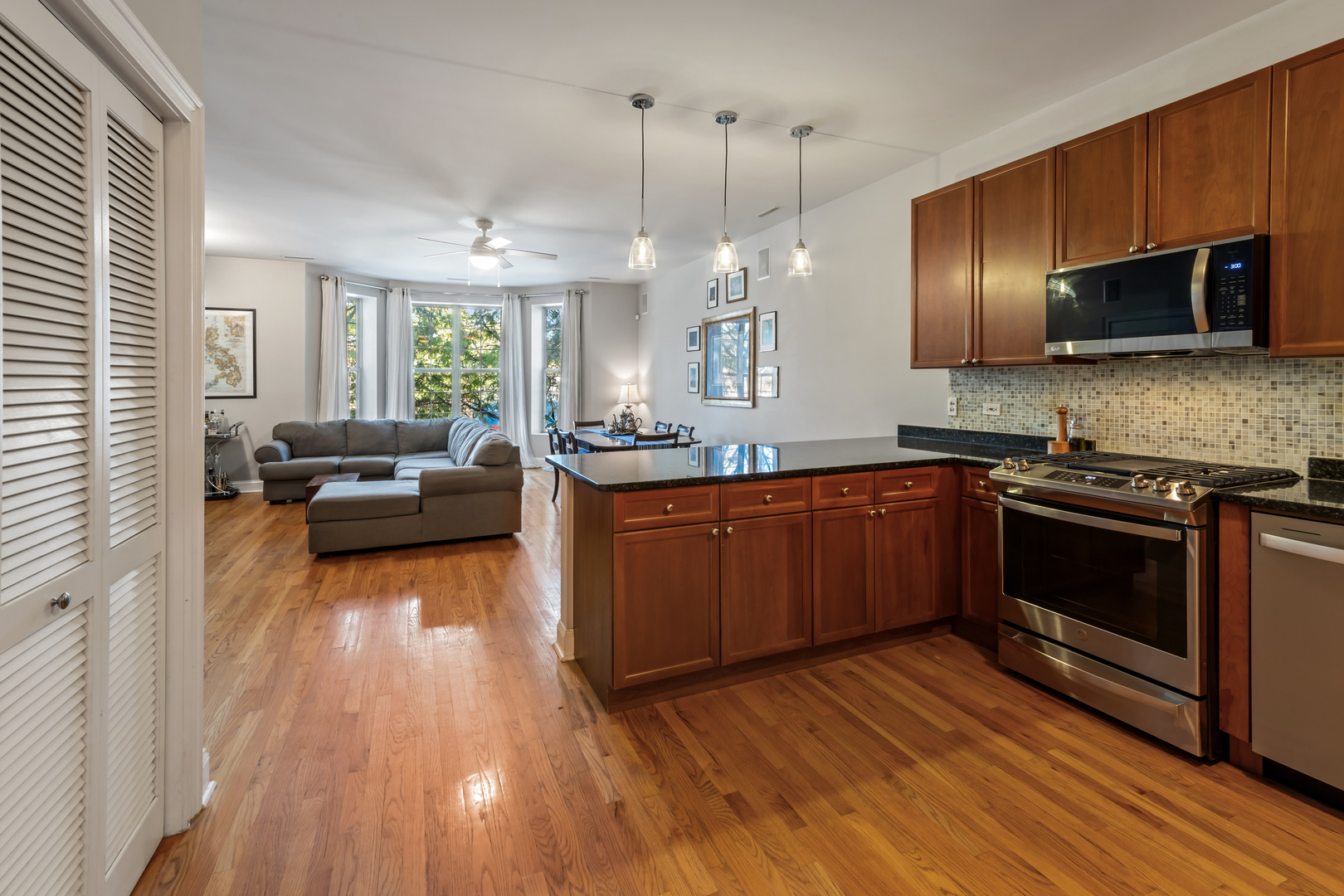 1807 W Addison Street Unit: 2E