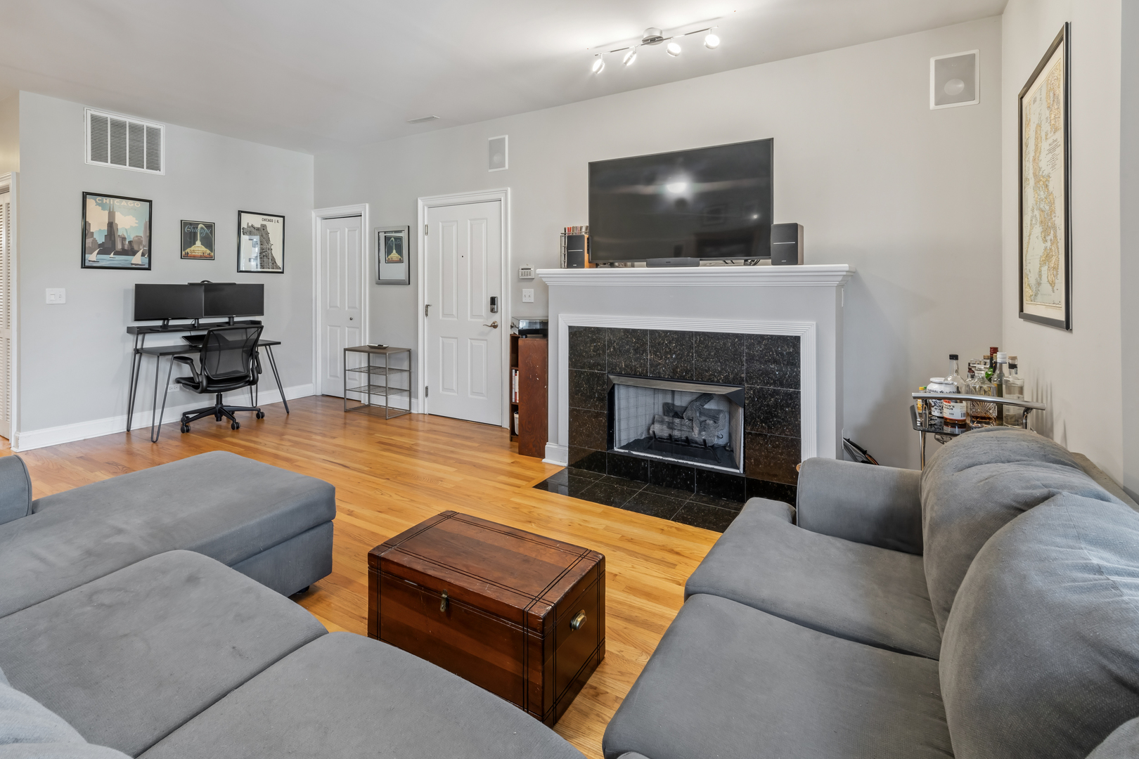 1807 W Addison Street Unit: 2E