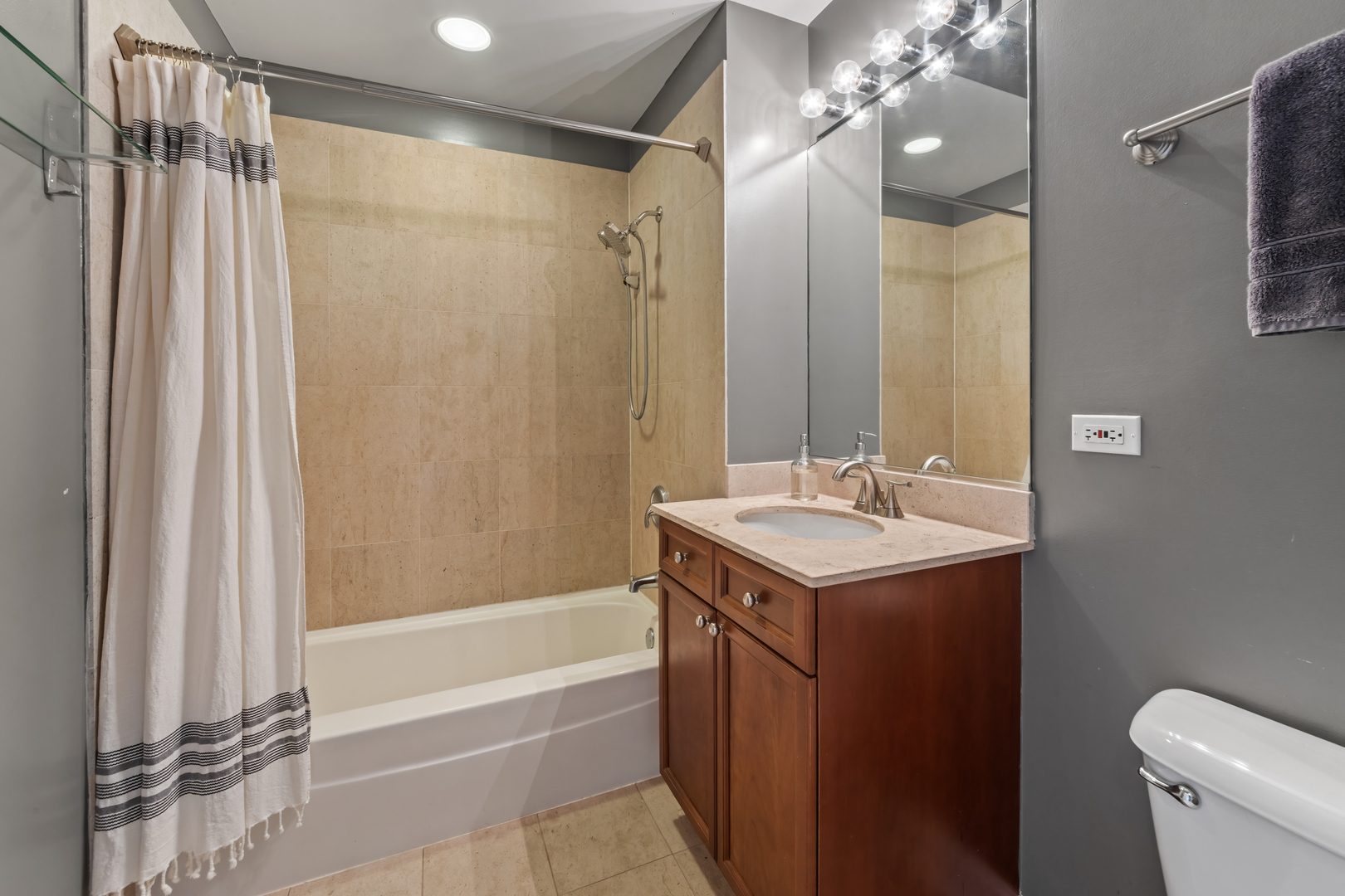 1807 W Addison Street Unit: 2E