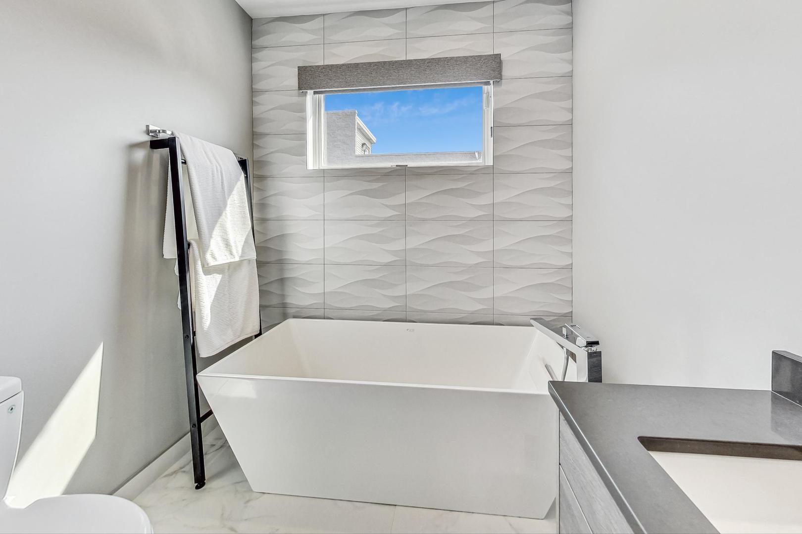 2055 W Erie Street