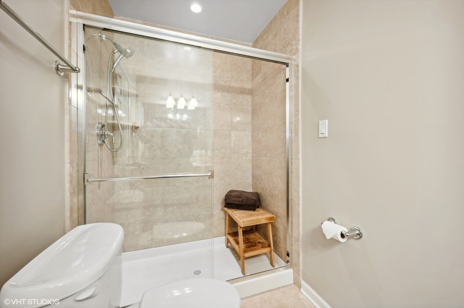 3217 N KENMORE Avenue Unit: 1