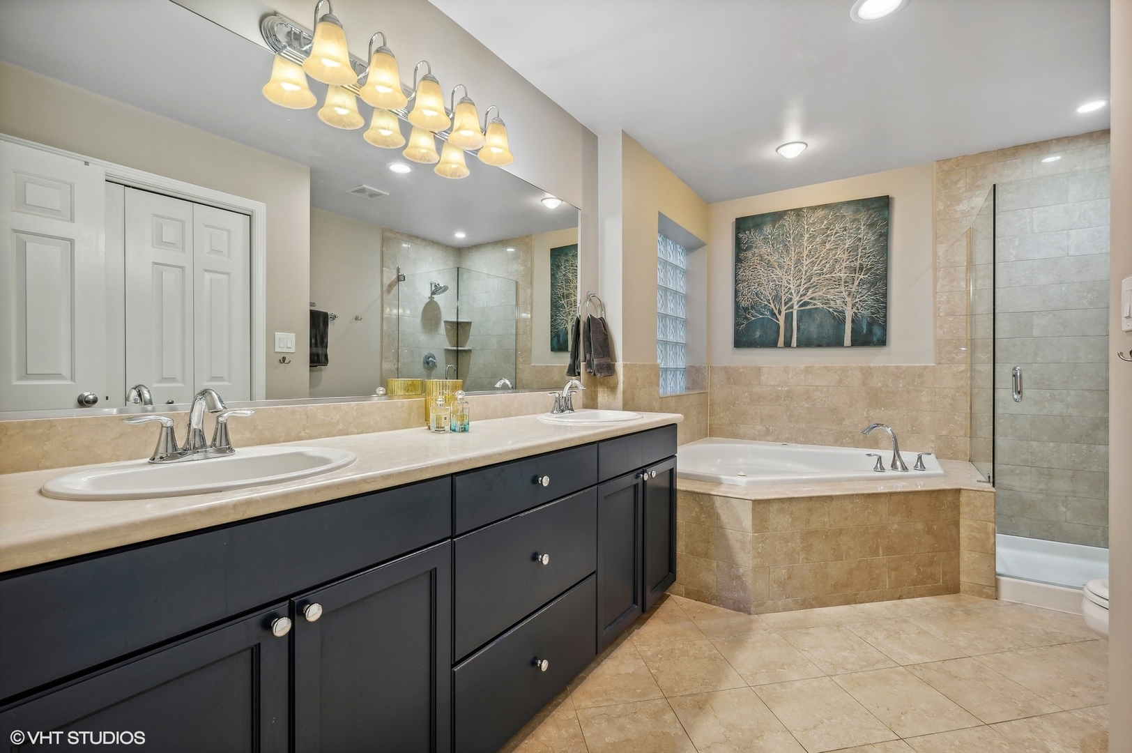 3217 N KENMORE Avenue Unit: 1